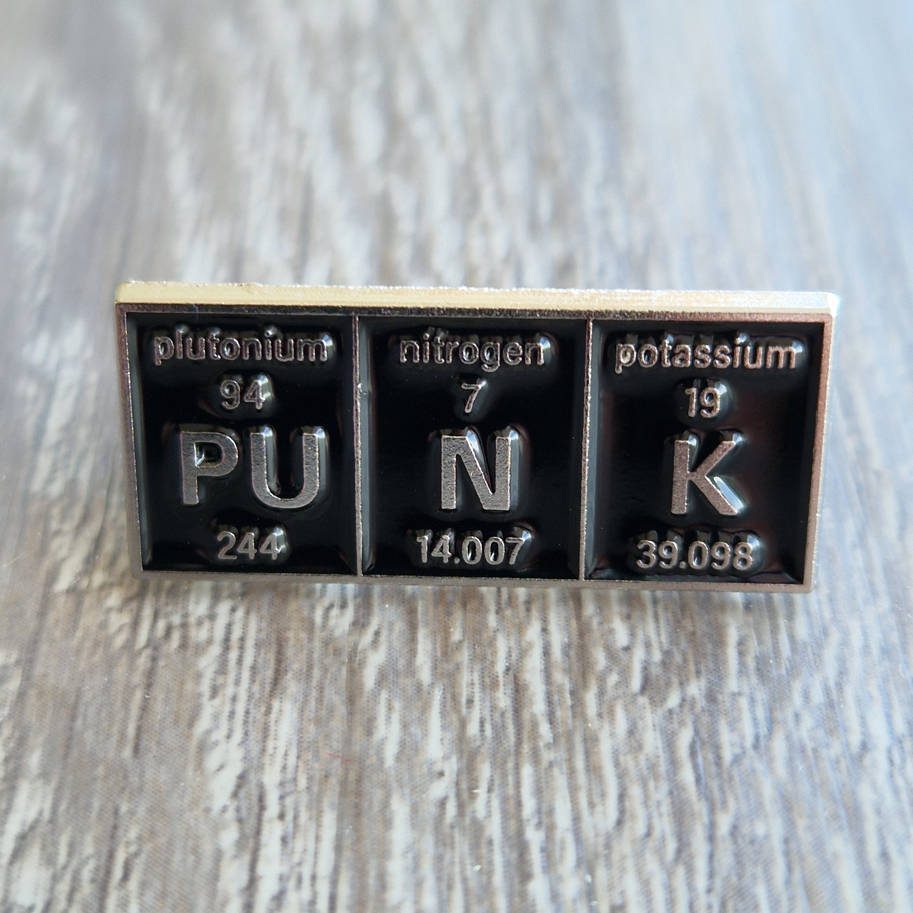 Spilla “PUNK” Tavola Periodica