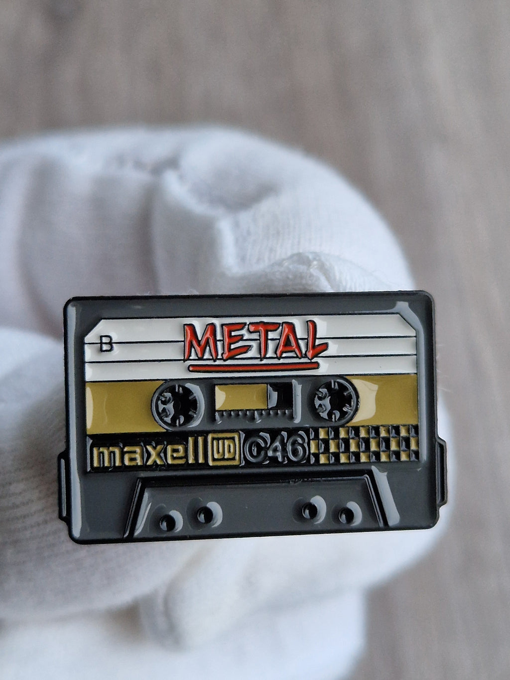 Spilla cassetta vintage “Metal”