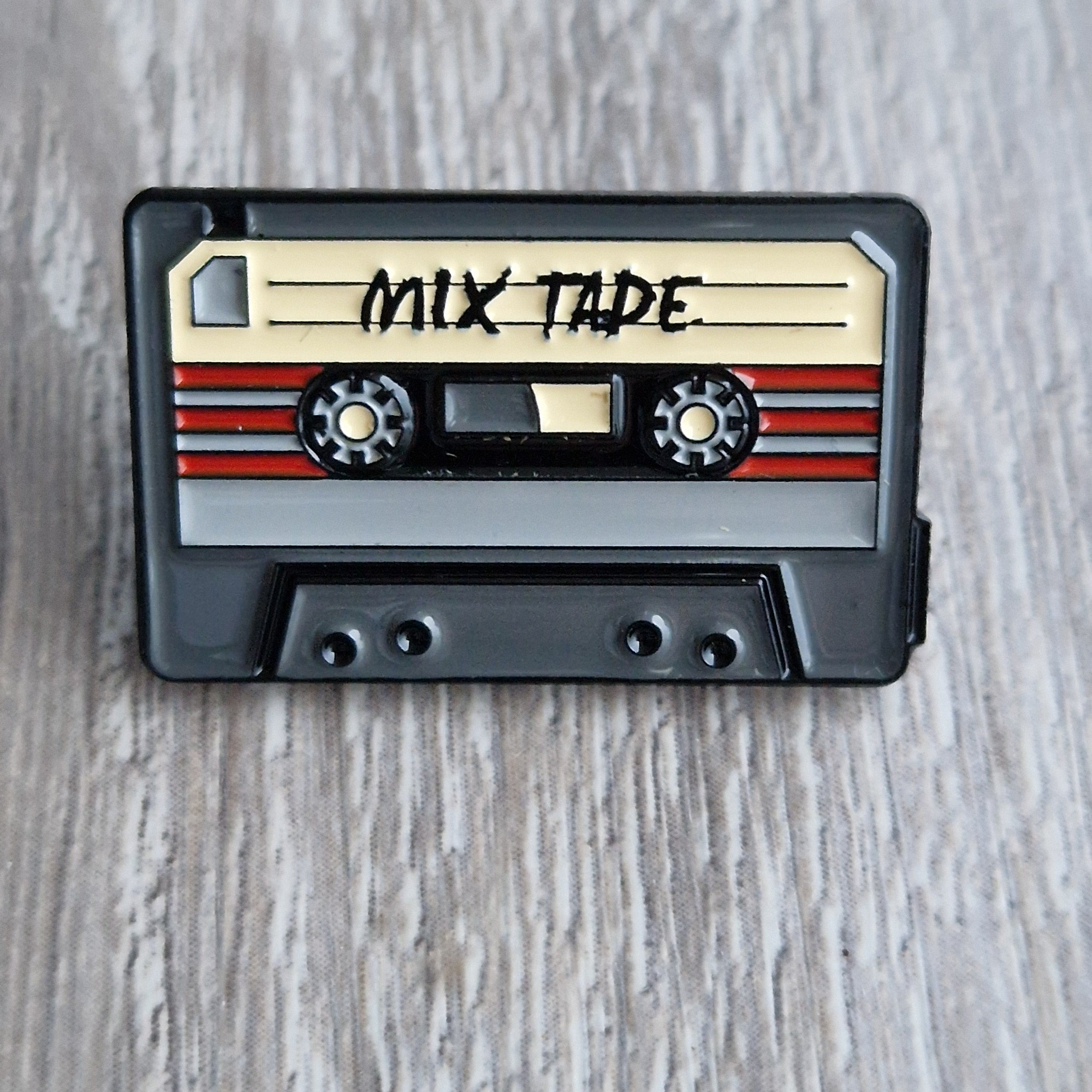 Spilla cassetta “Mix Tape” vintage