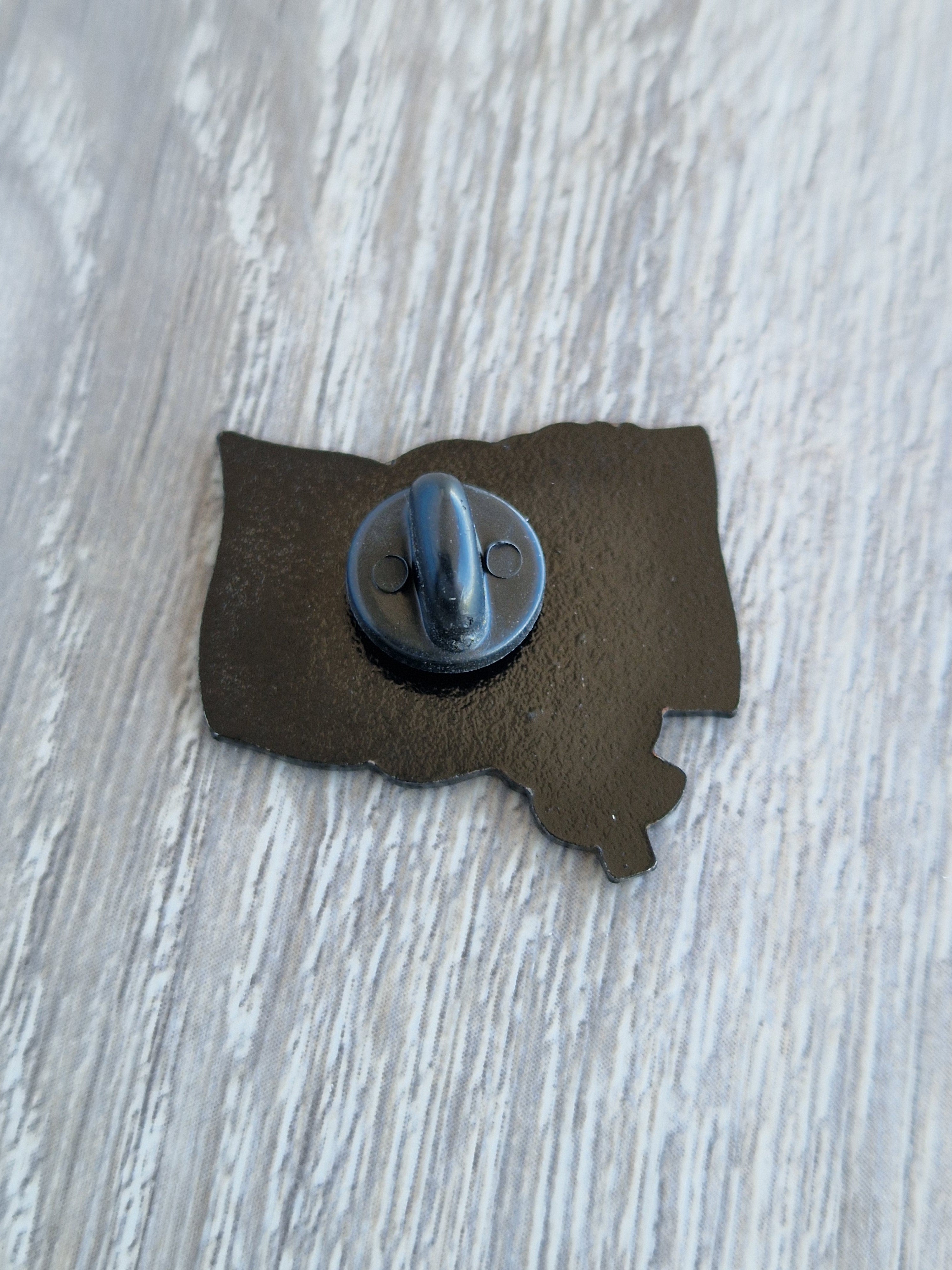 Spilla scheletro con banconota verde