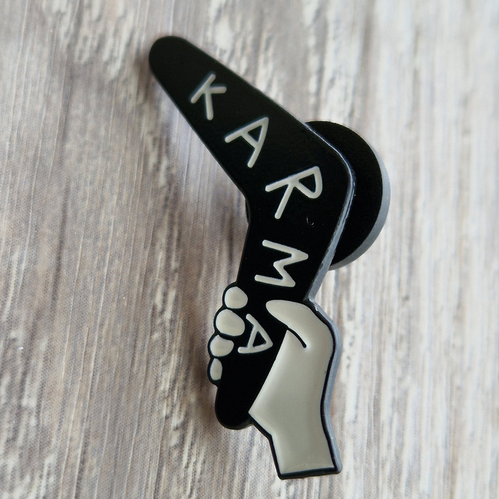 Spilla “Karma” boomerang
