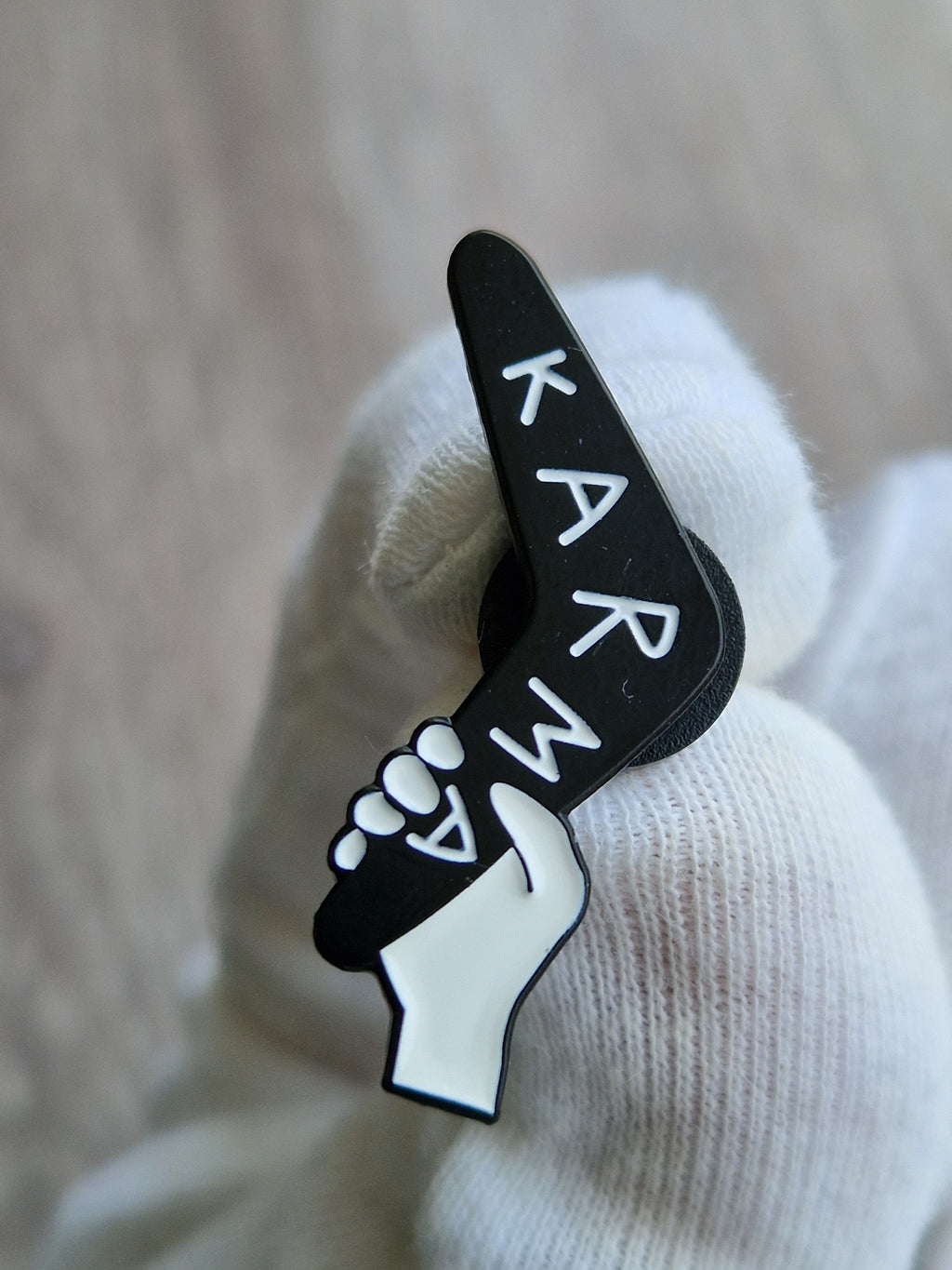 Spilla “Karma” boomerang