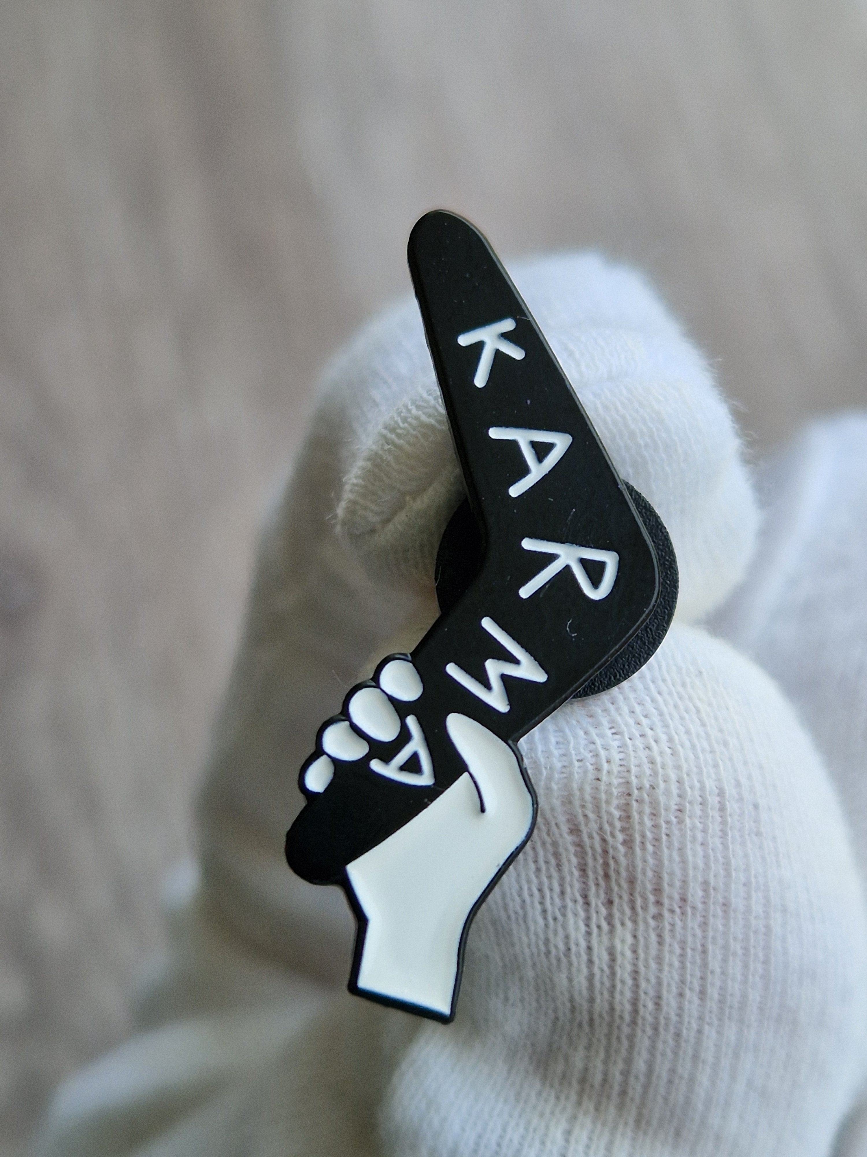 Spilla “Karma” boomerang