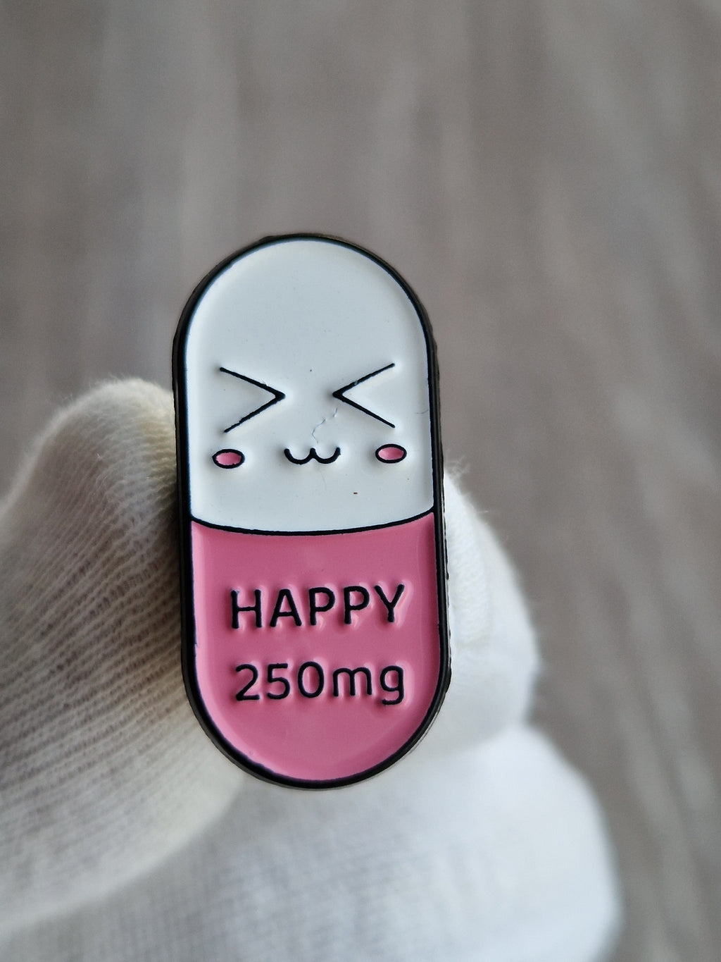 Spilla Capsula Kawaii “Happy 250mg”