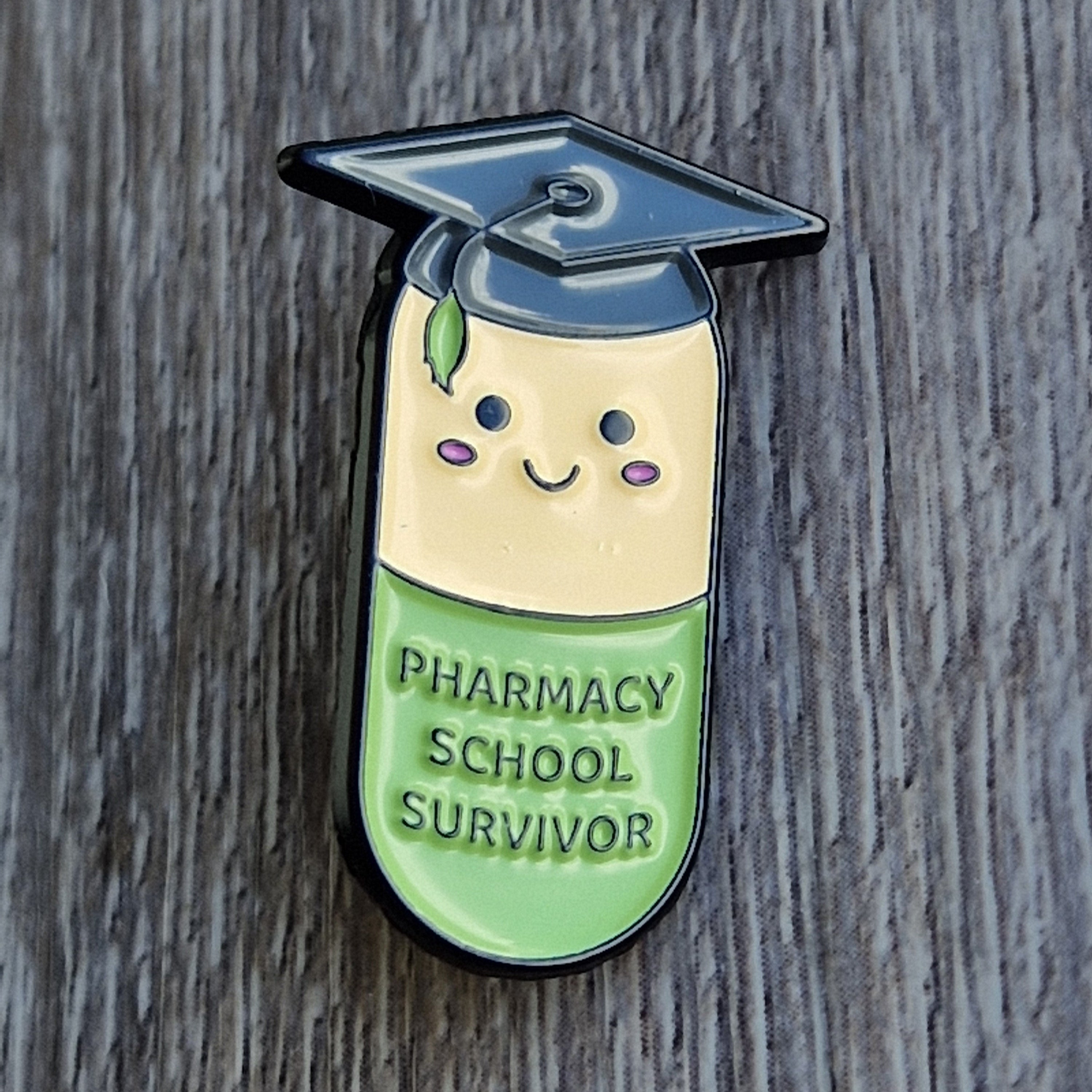 Spilla Capsula “Pharmacy School Survivor”