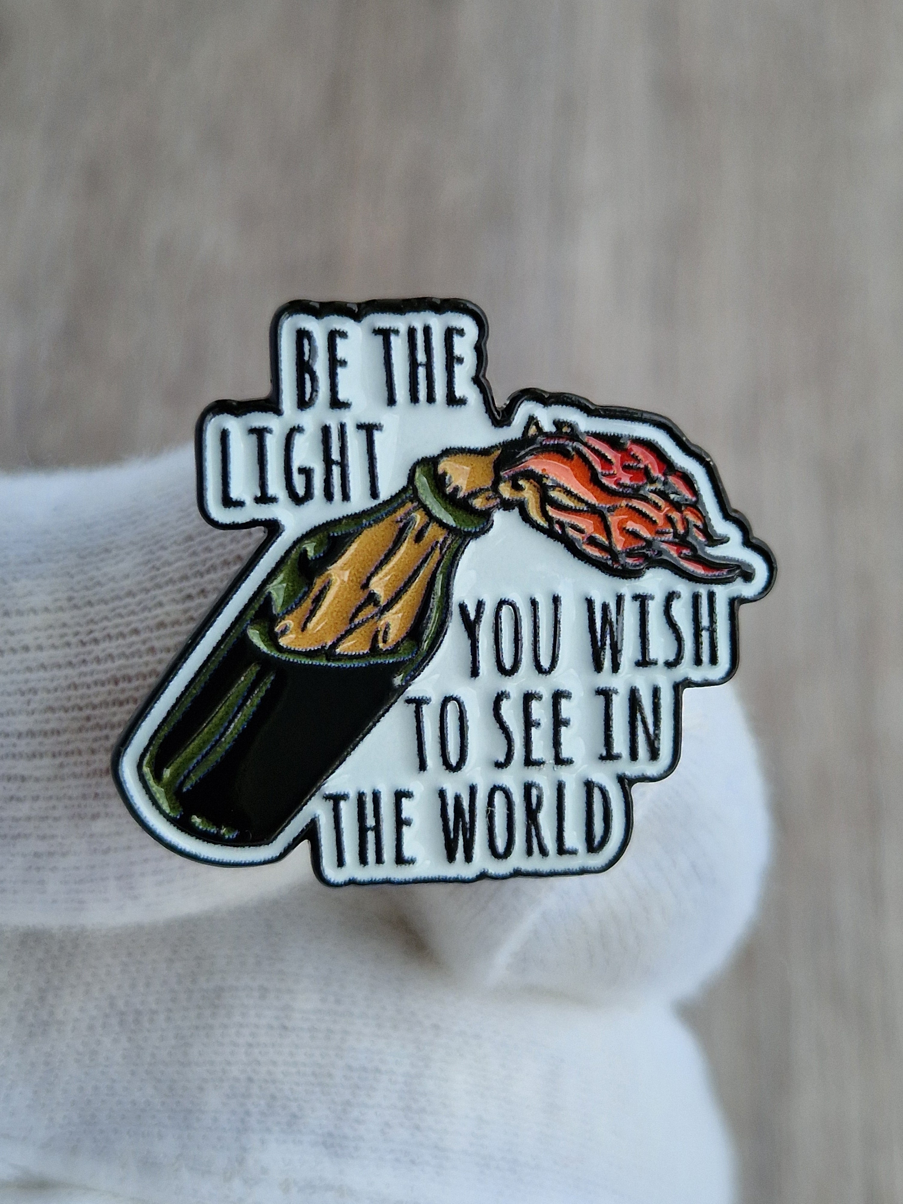 Spilla “Be the Light”