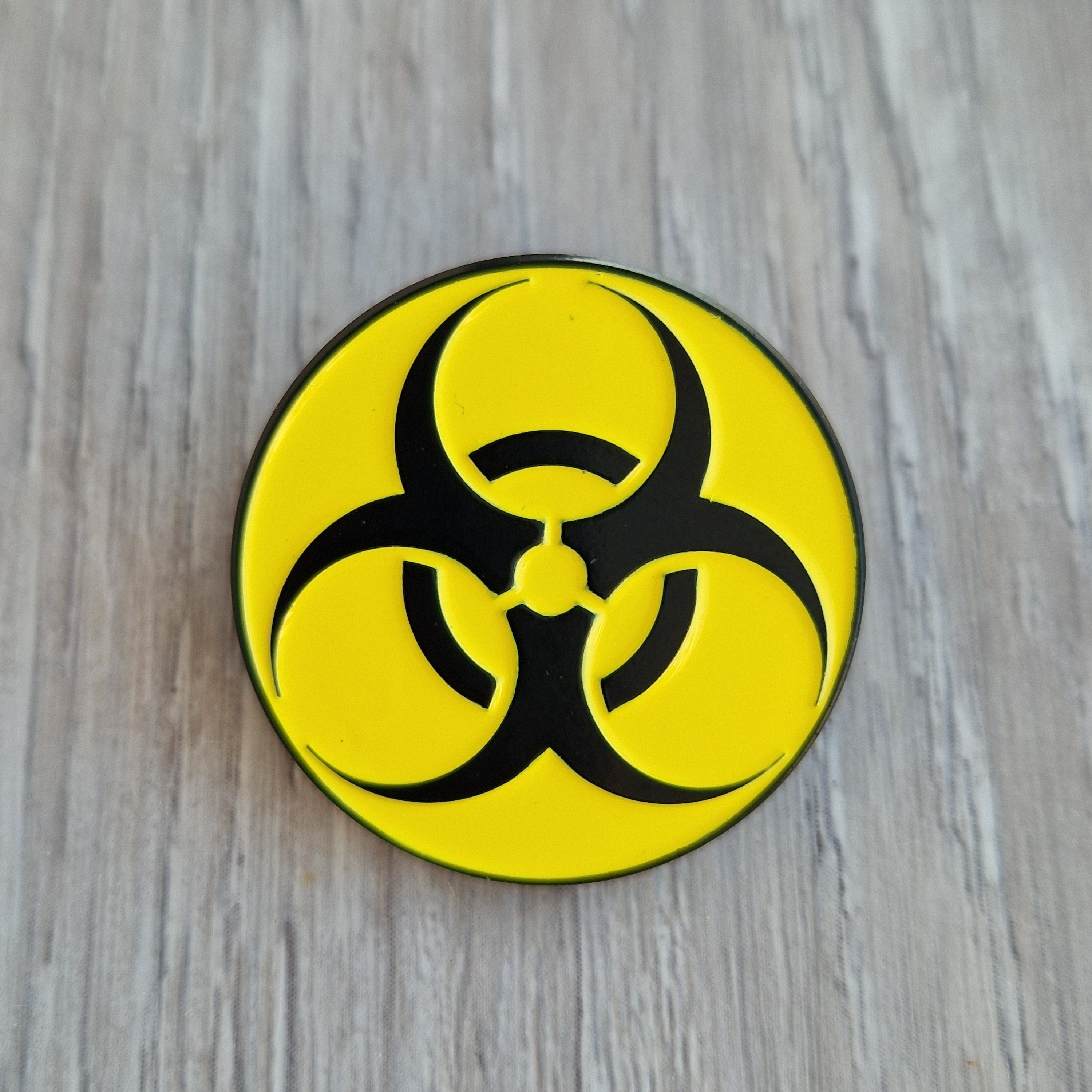 Spilla Biohazard Gialla e Nera
