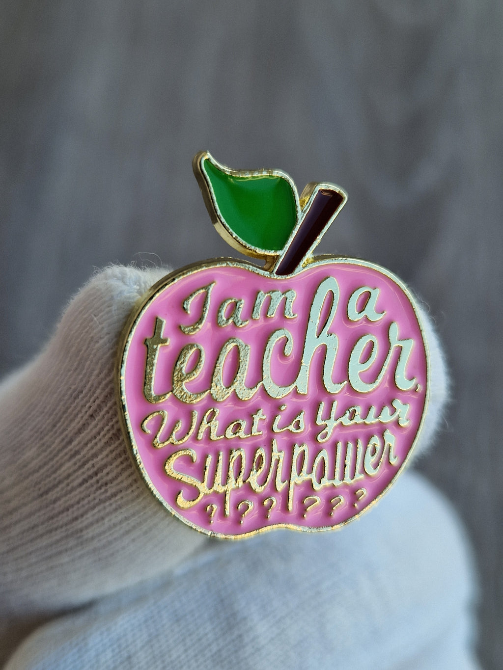 Spilla Mela “I Am a Teacher” Rosa e Oro