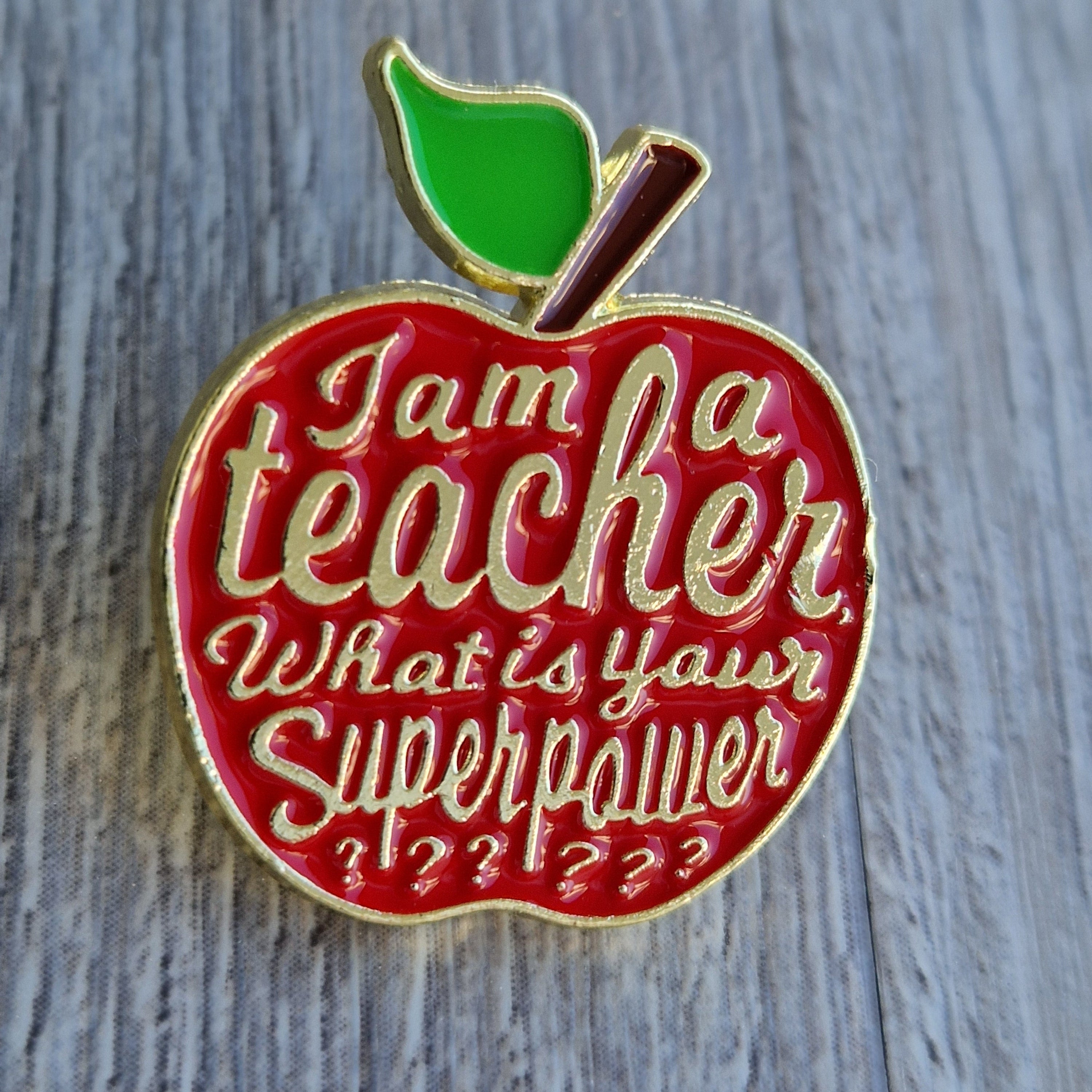 Spilla insegnante mela rossa “I am a teacher"