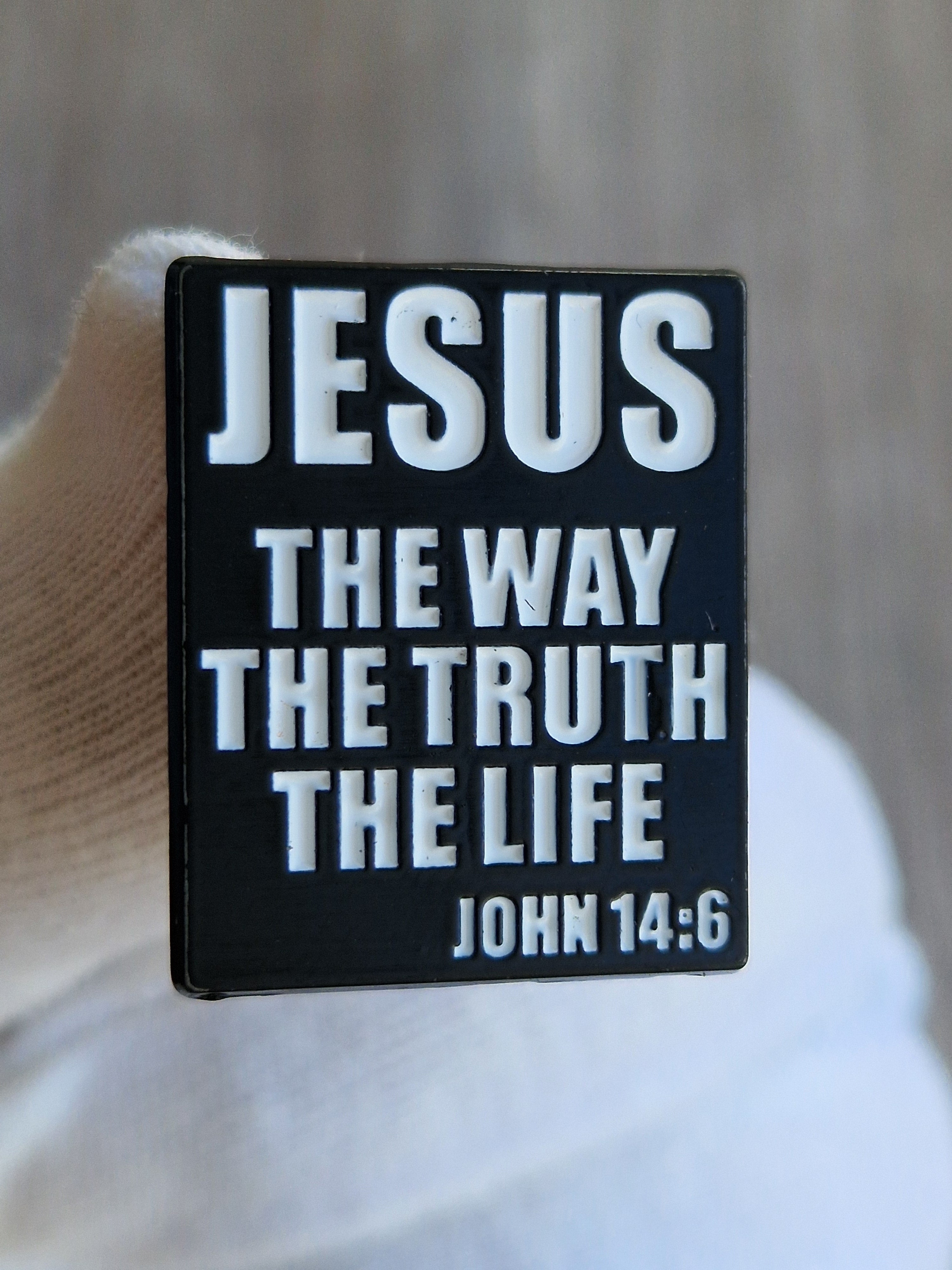 spilla cristiana smaltata Jesus