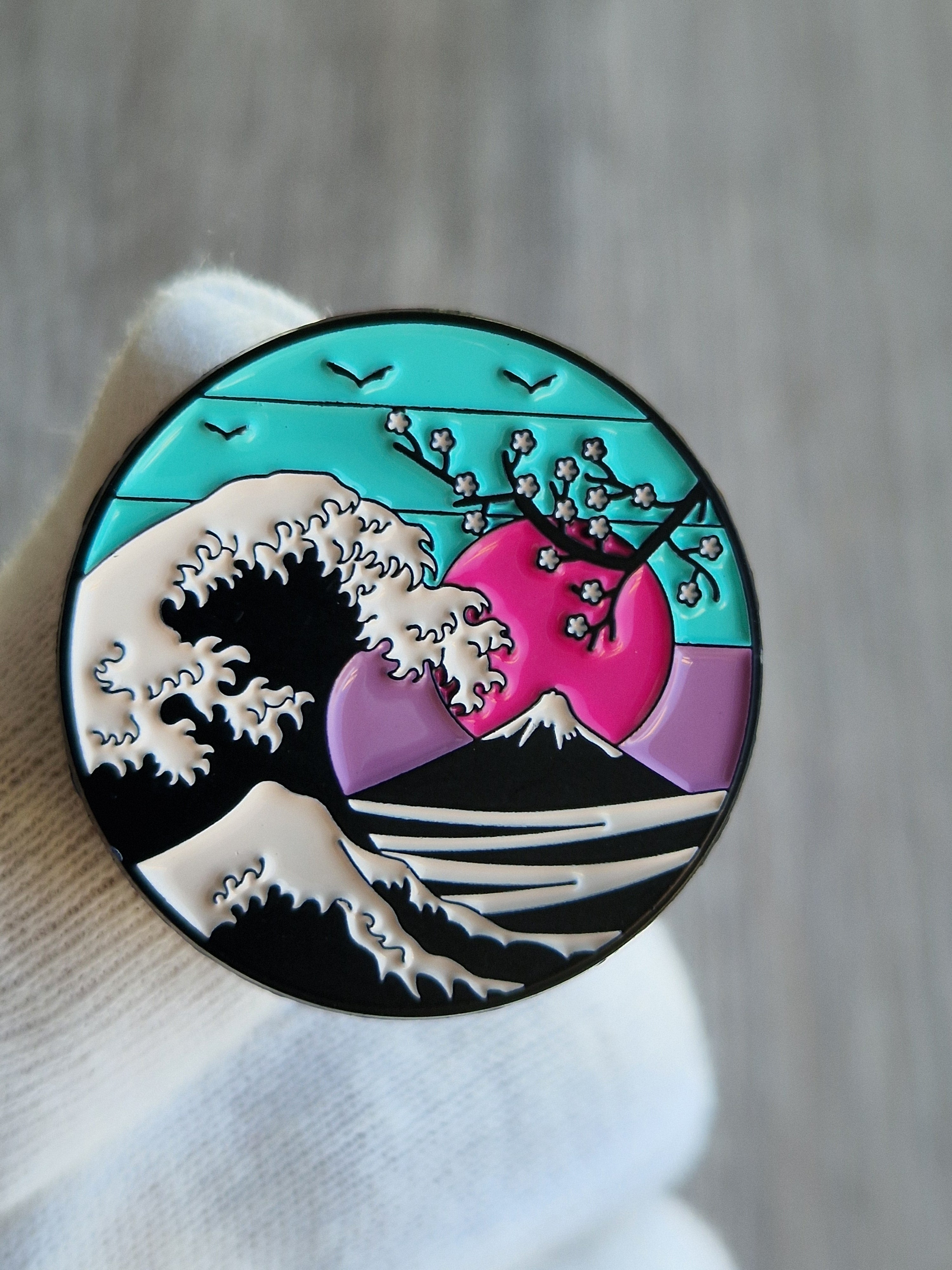 Spilla Grande Onda Hokusai Vaporwave