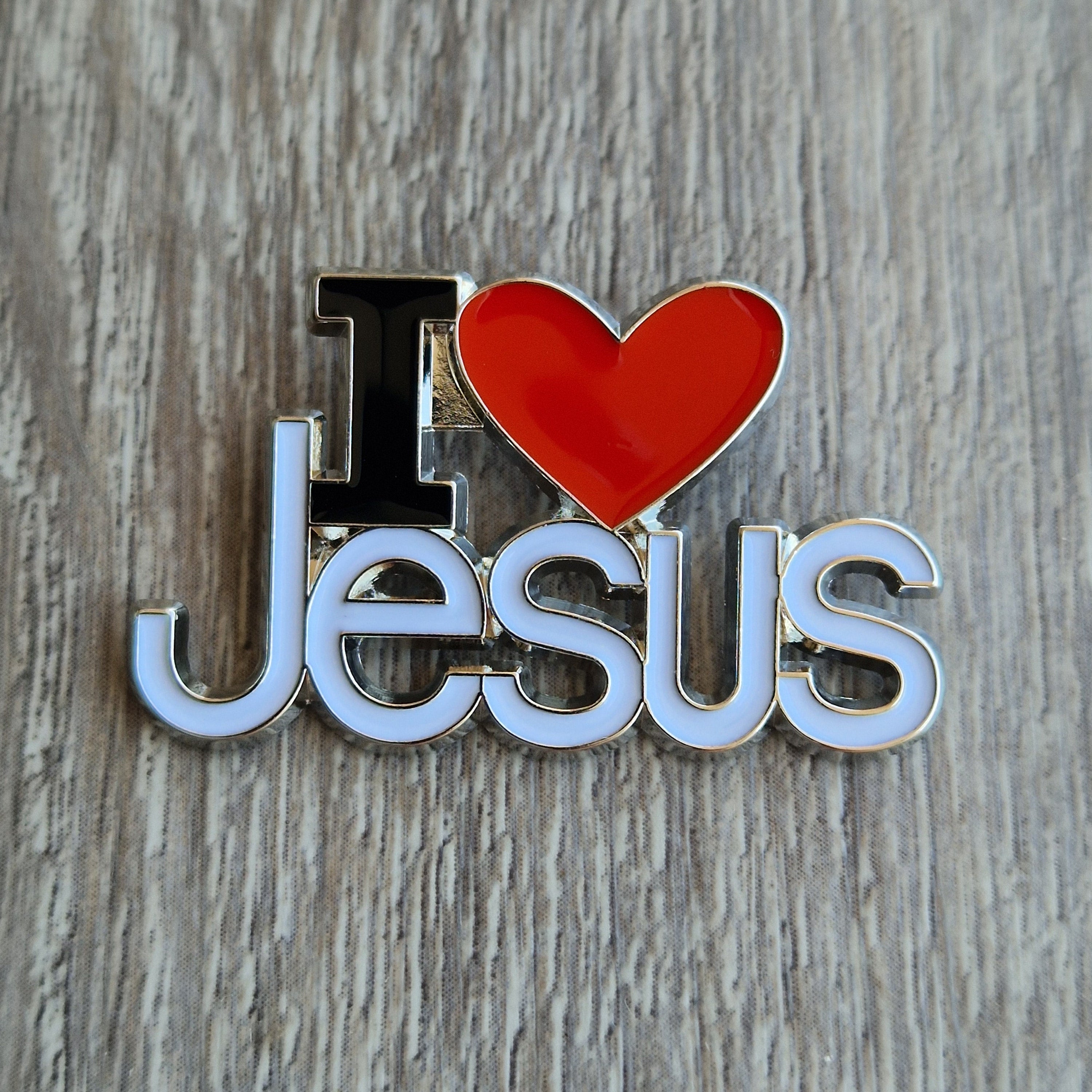 Spilla Smaltata "I Love Jesus"