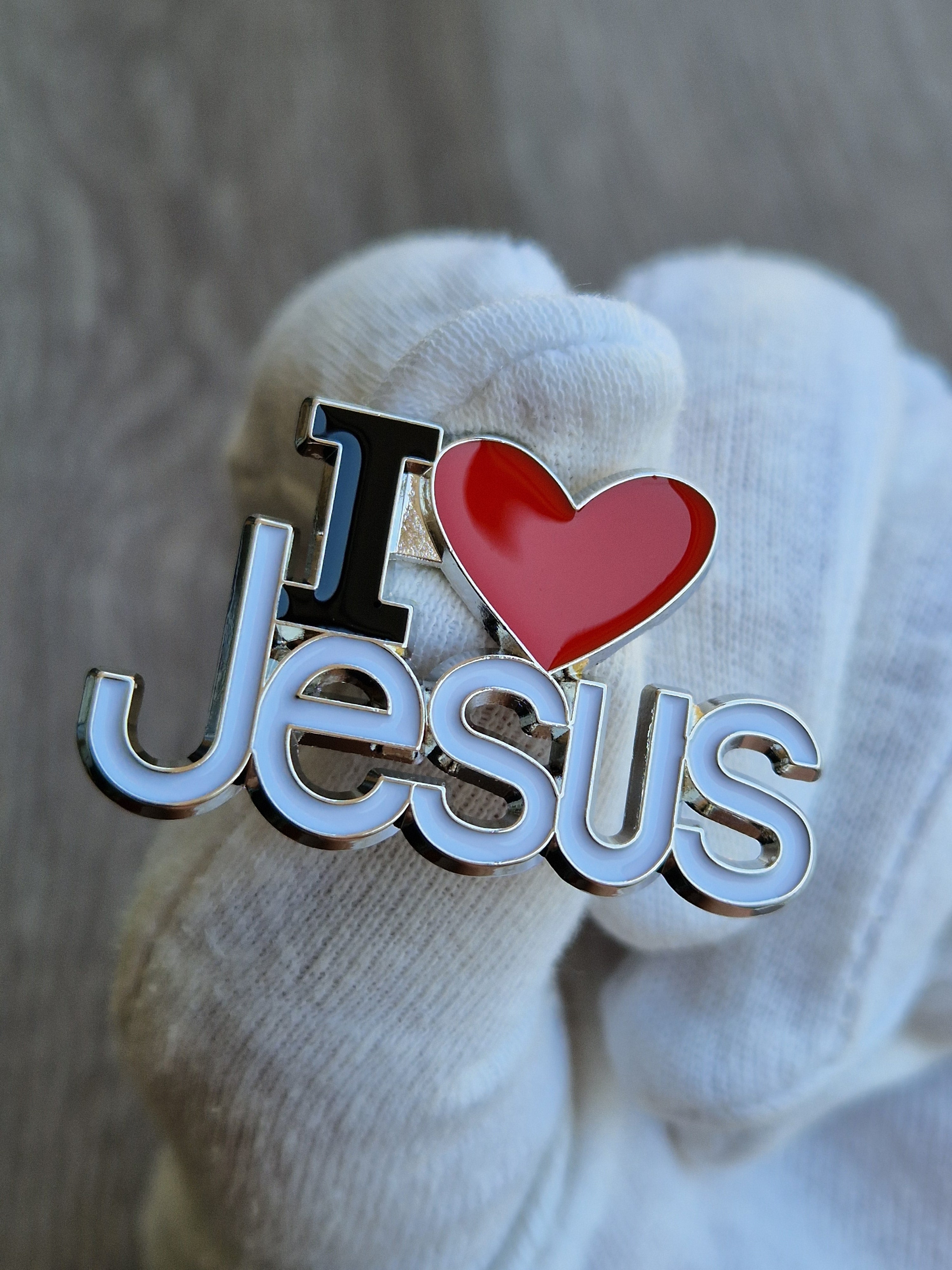 Spilla Smaltata "I Love Jesus"