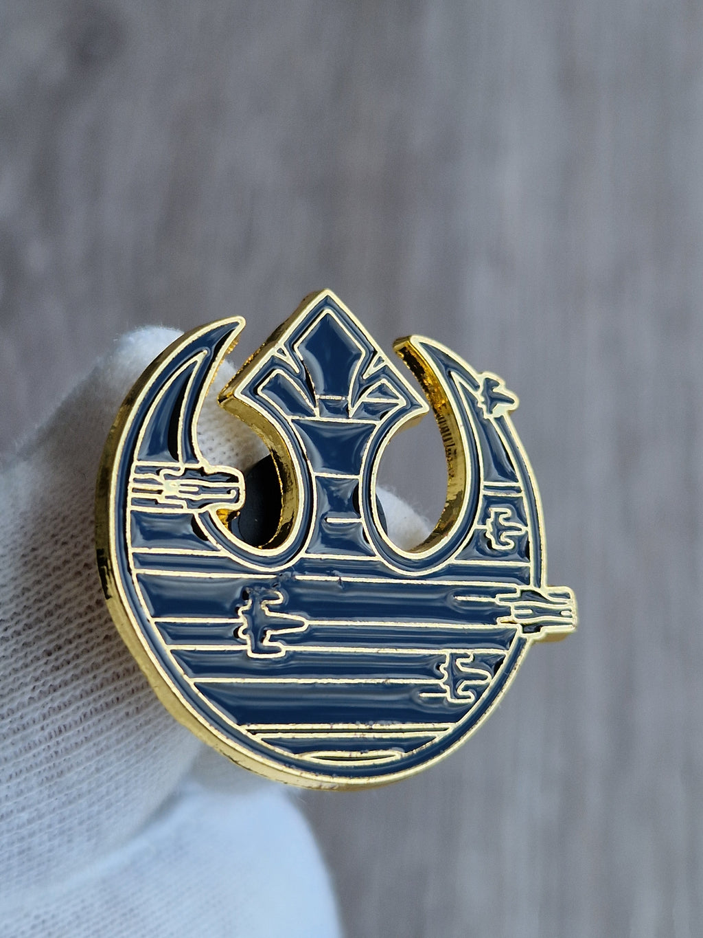 Spilla Ribelli Star Wars Nera e Oro