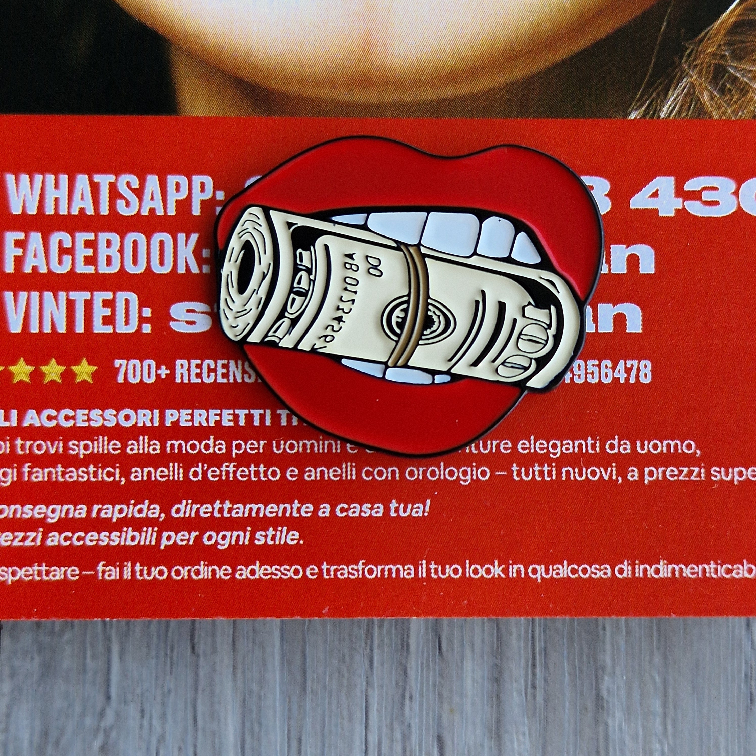 Spilla e card Bocca Rossetto Rosso