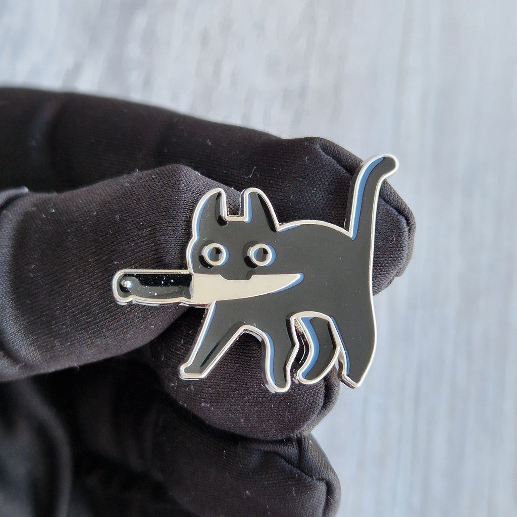 Spilla Gatto Nero con coltello  Minimal
