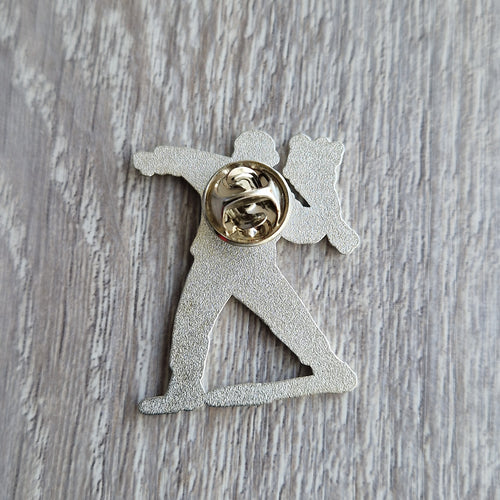 Pin Smaltata Uomo con Fiore in Stile Urban Banksy Art