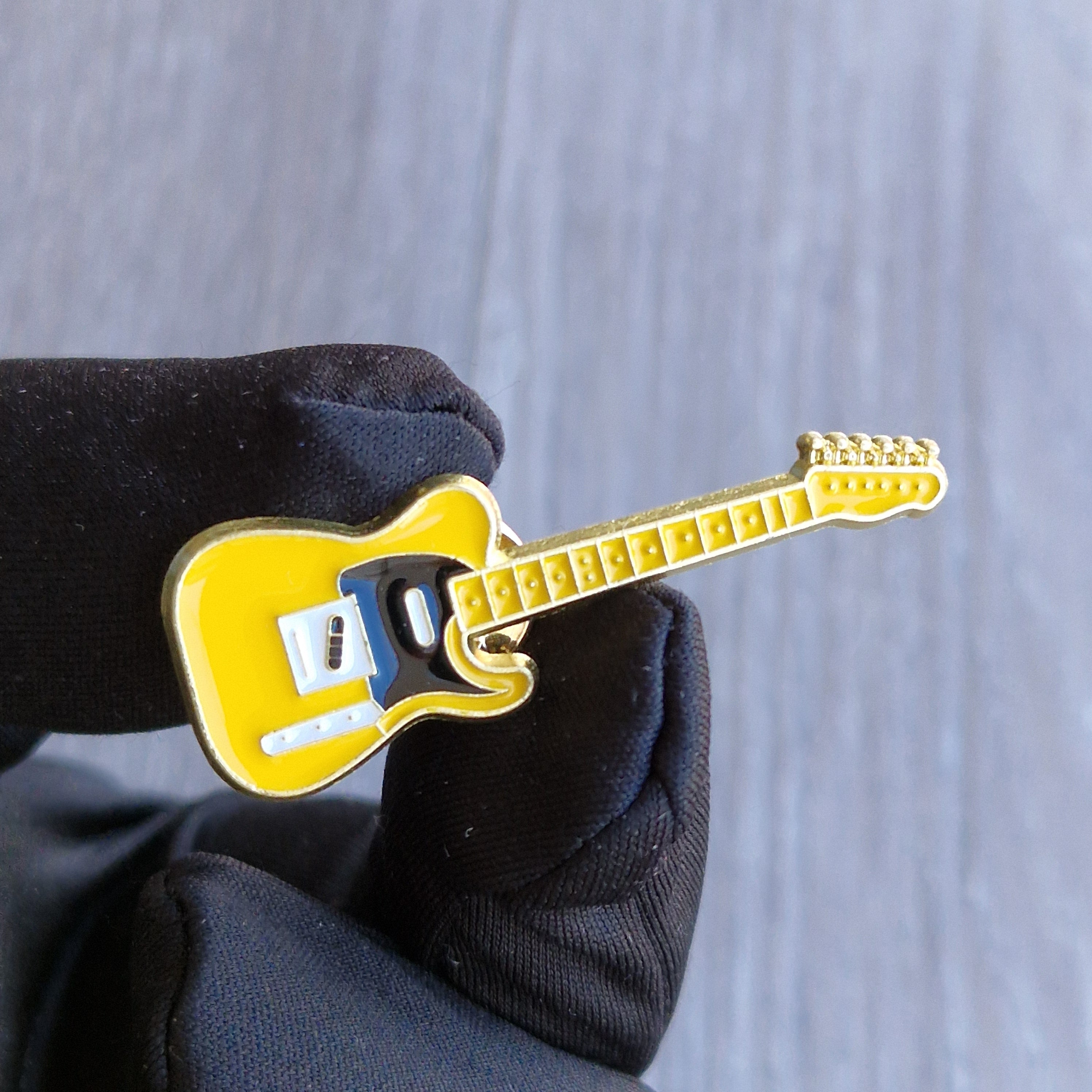 Spilla Chitarra Elettrica Gialla
