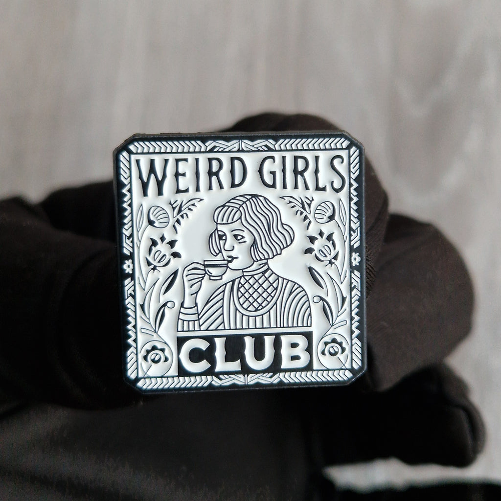 Spilla Weird Girls Club