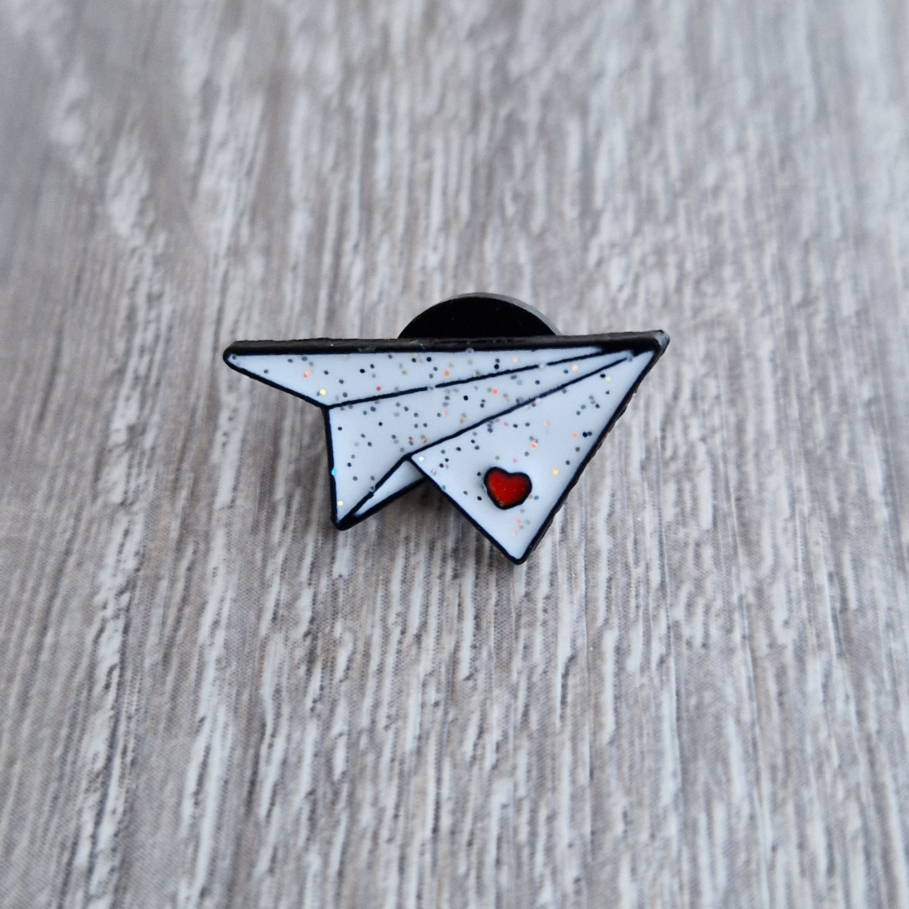Pin Minimal Romantica Aereo