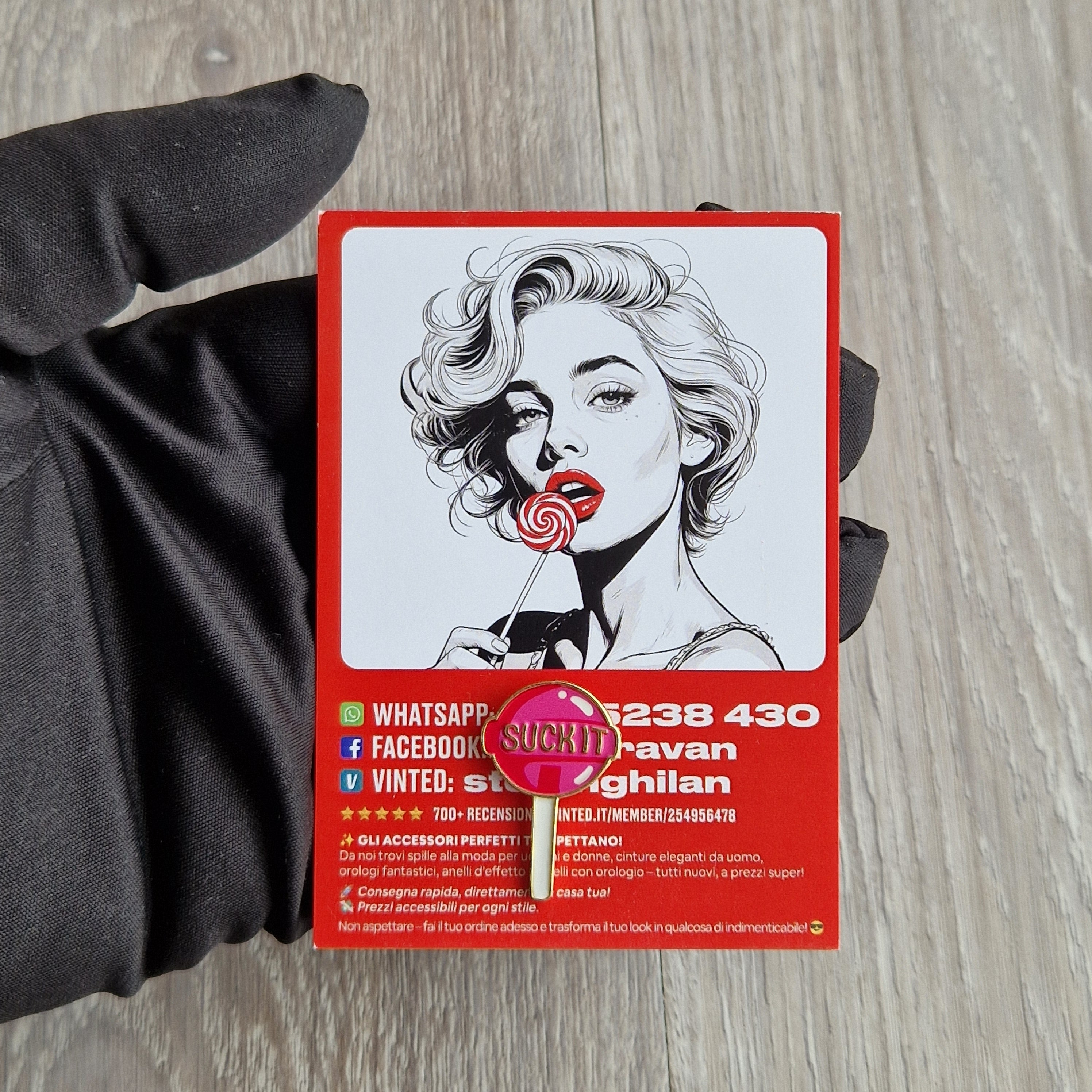 Spilla e card Marilyn Monroe Suck It