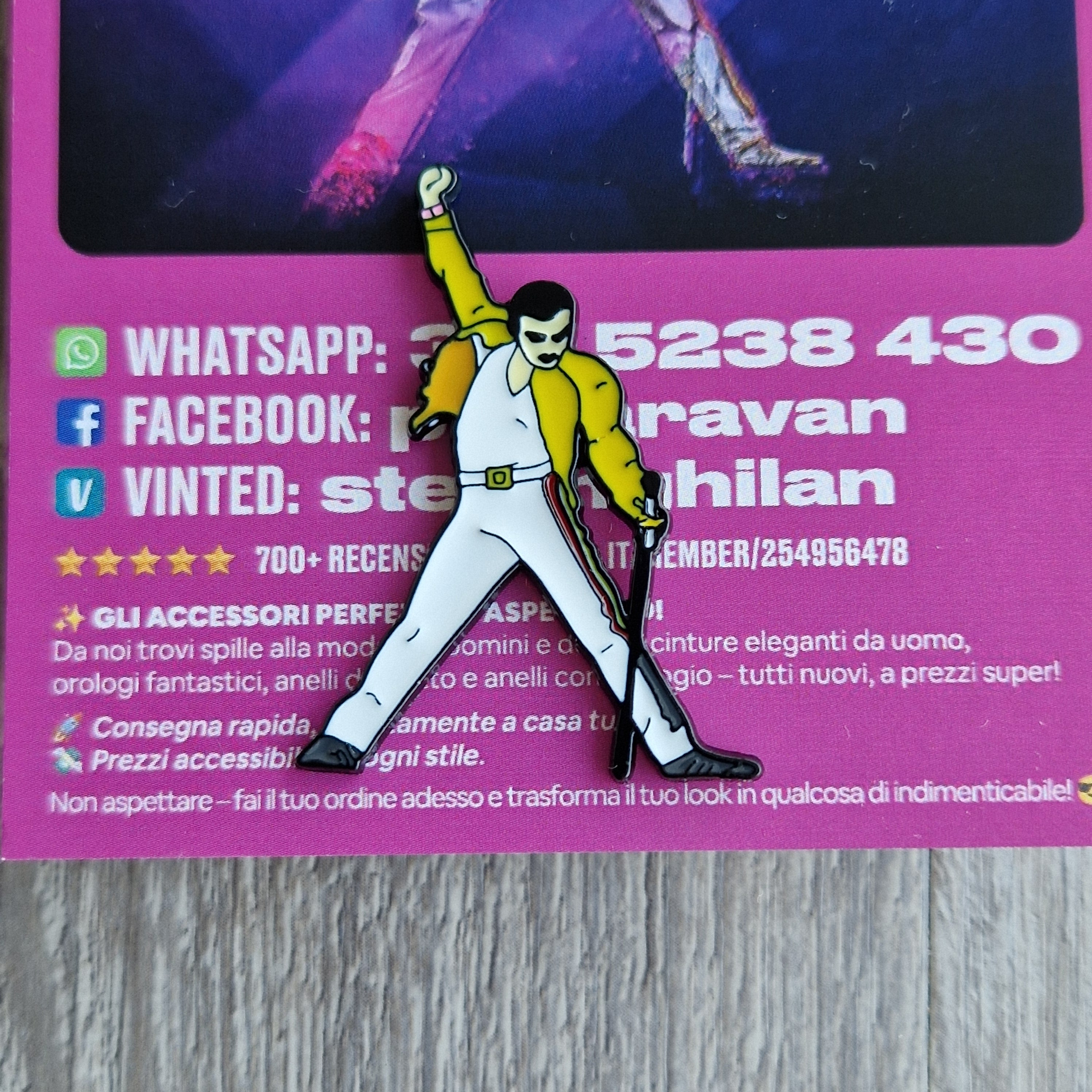 Spilla e card Freddie Mercury