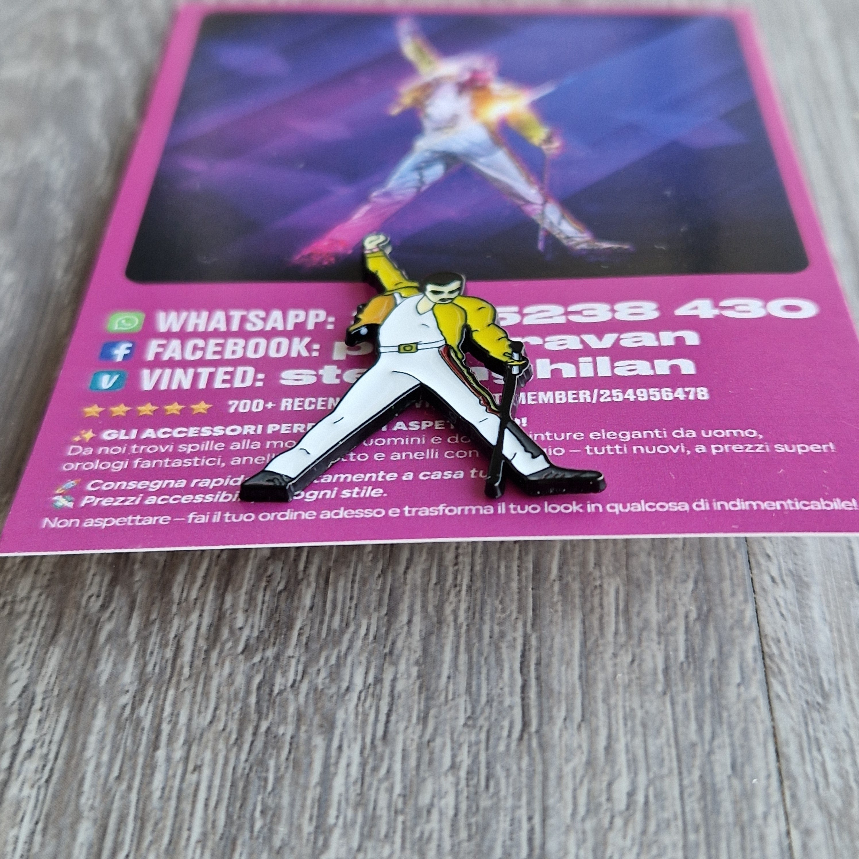 Spilla e card Freddie Mercury