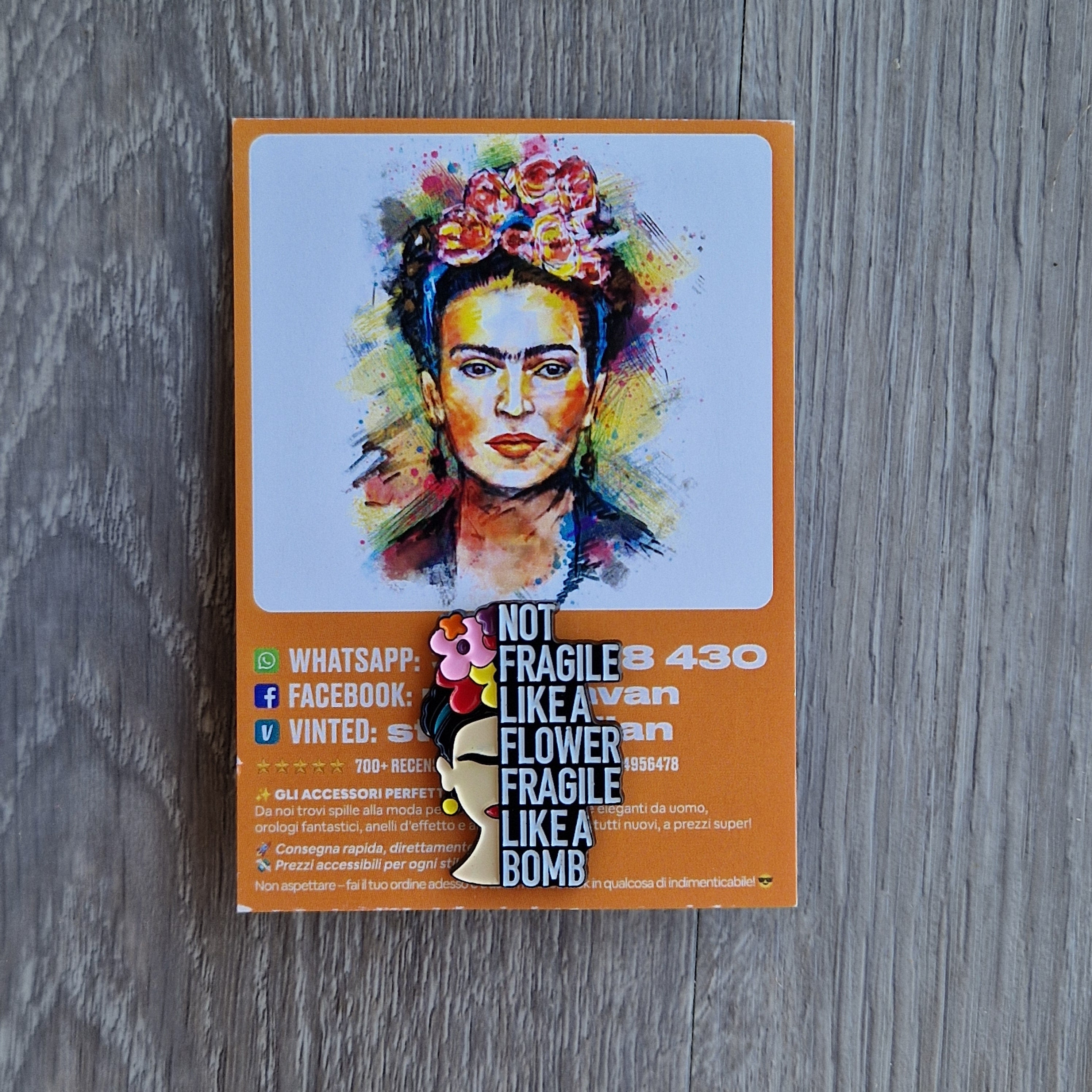 Spilla e card Frida Kahlo Not Fragile Like a Bomb