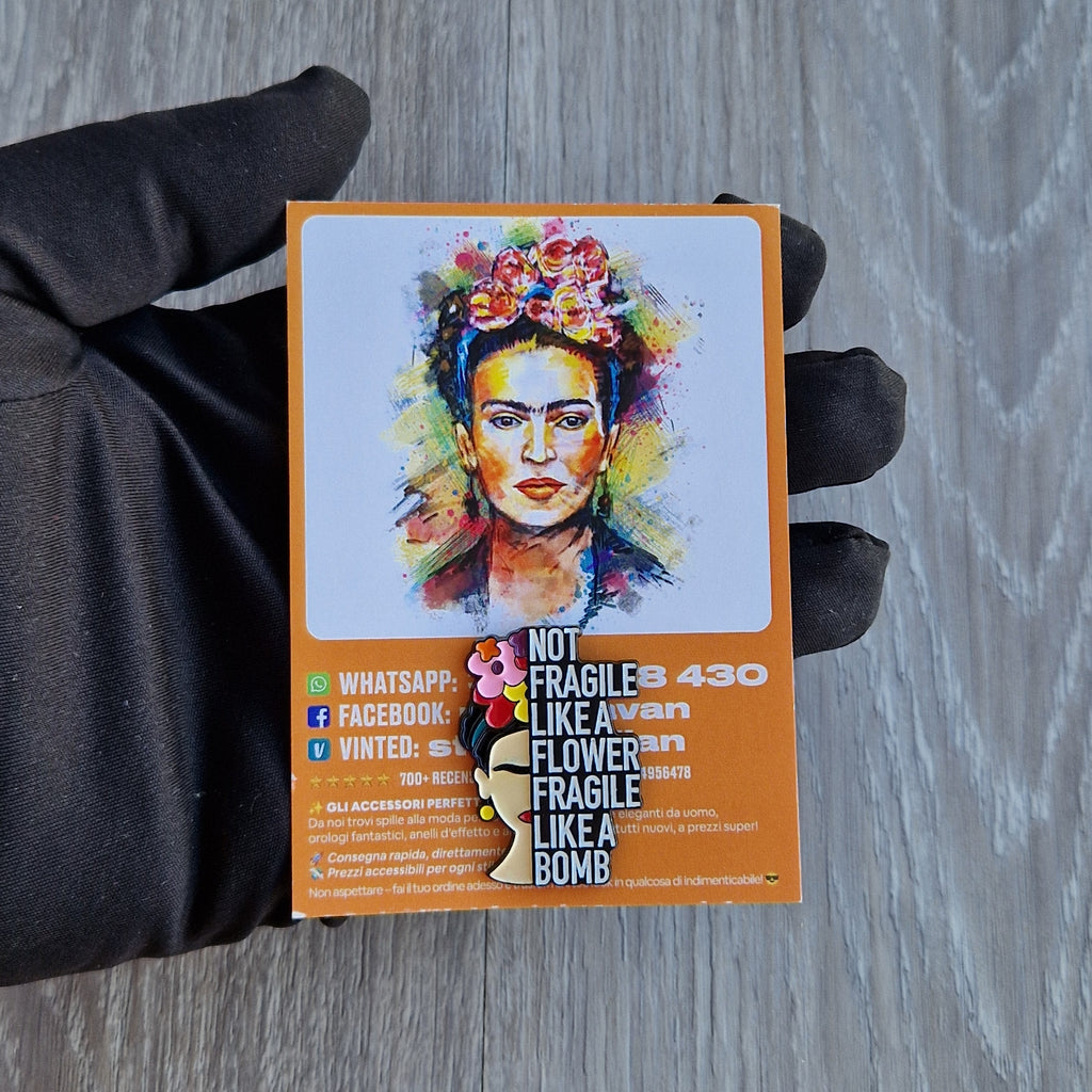Spilla e card Frida Kahlo Not Fragile Like a Bomb