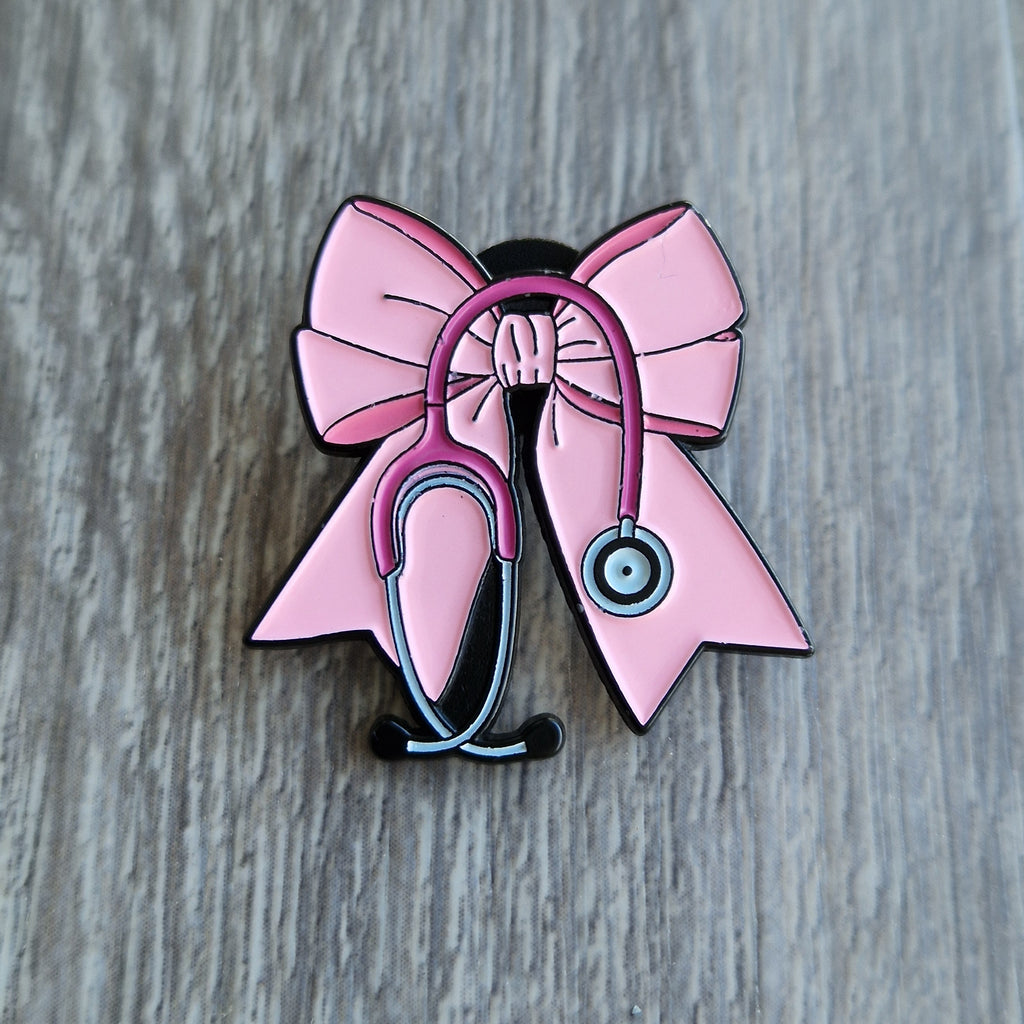 Spilla Stetoscopio Fiocco Rosa