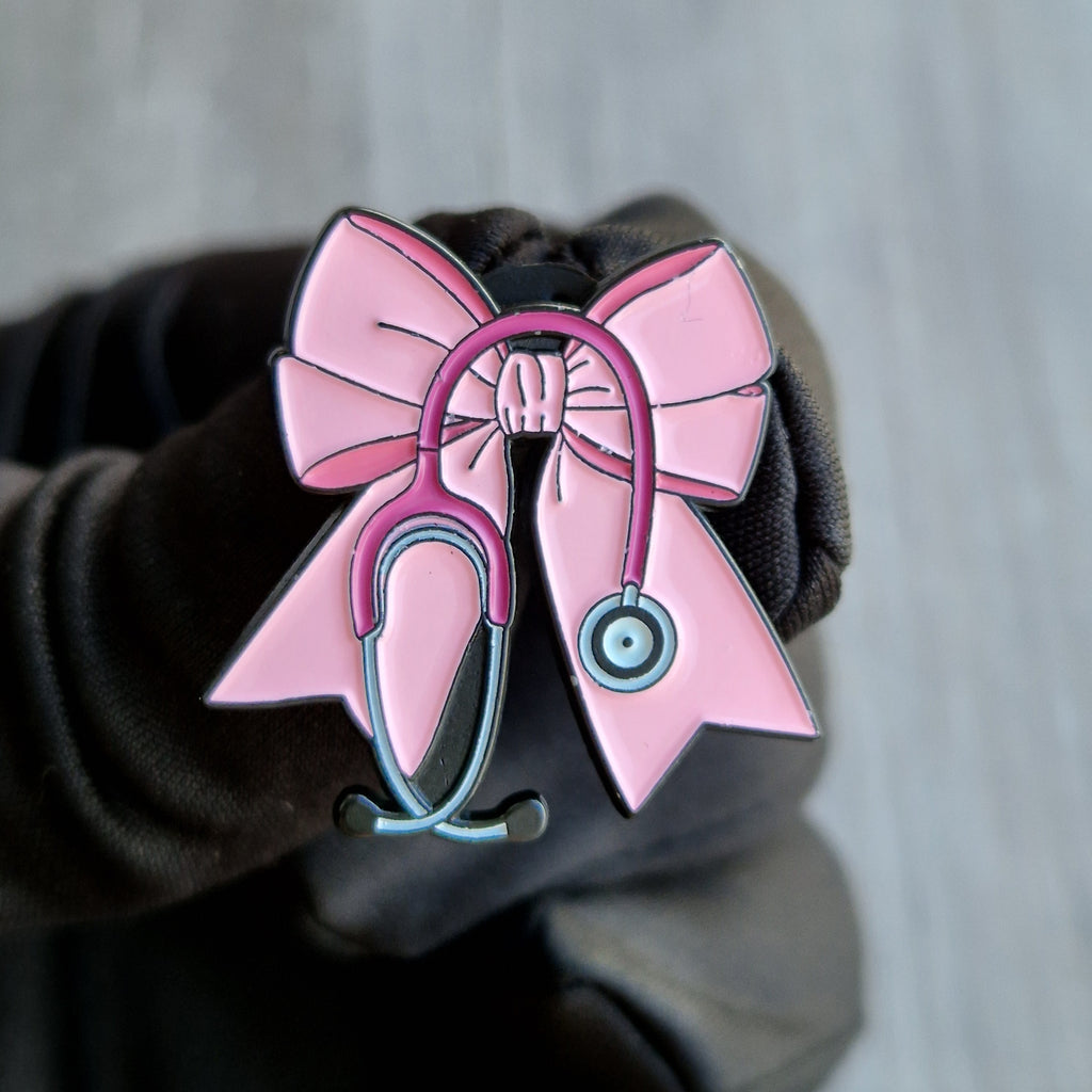 Spilla Stetoscopio Fiocco Rosa