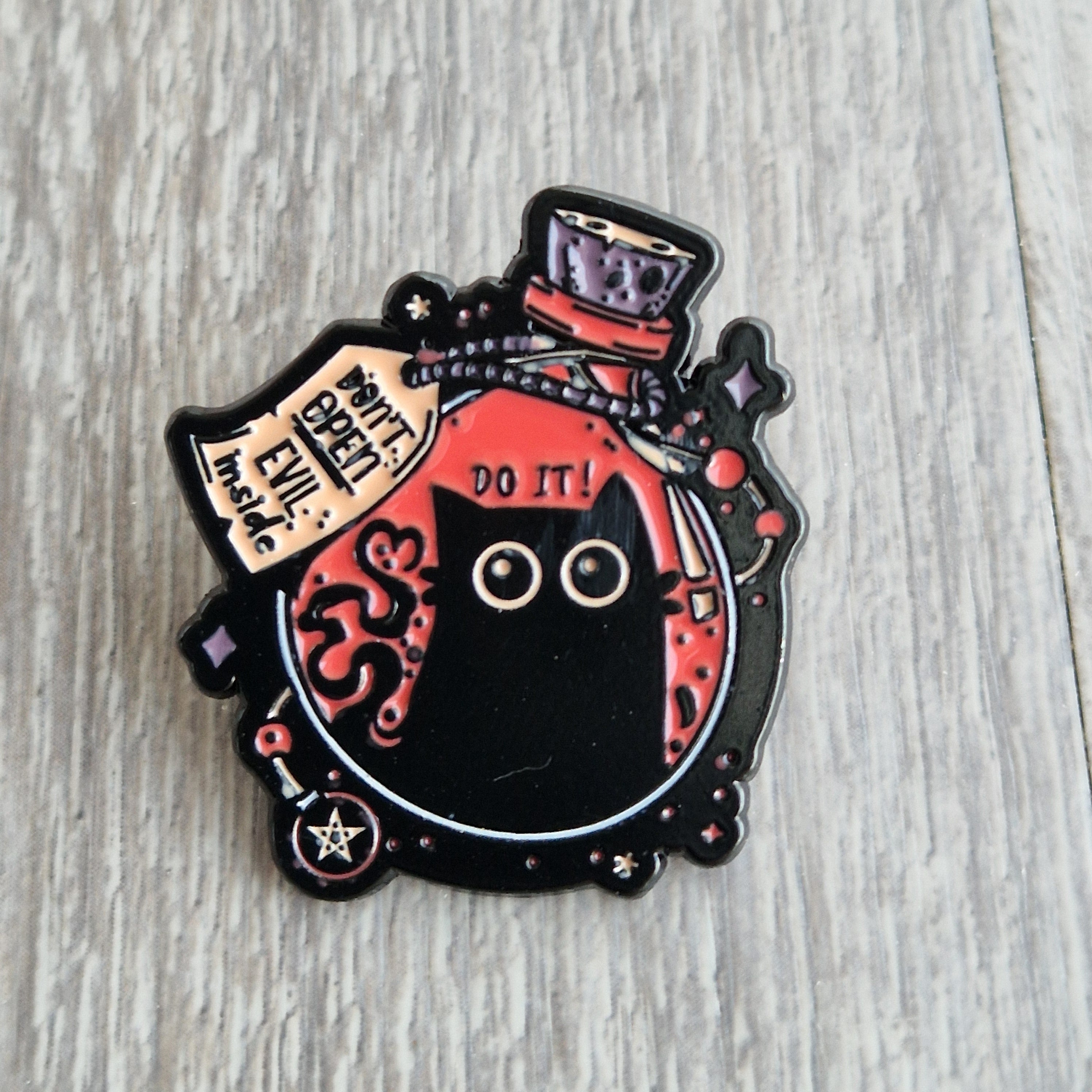 Spilla Gatto Nero “Dont open evil inside”