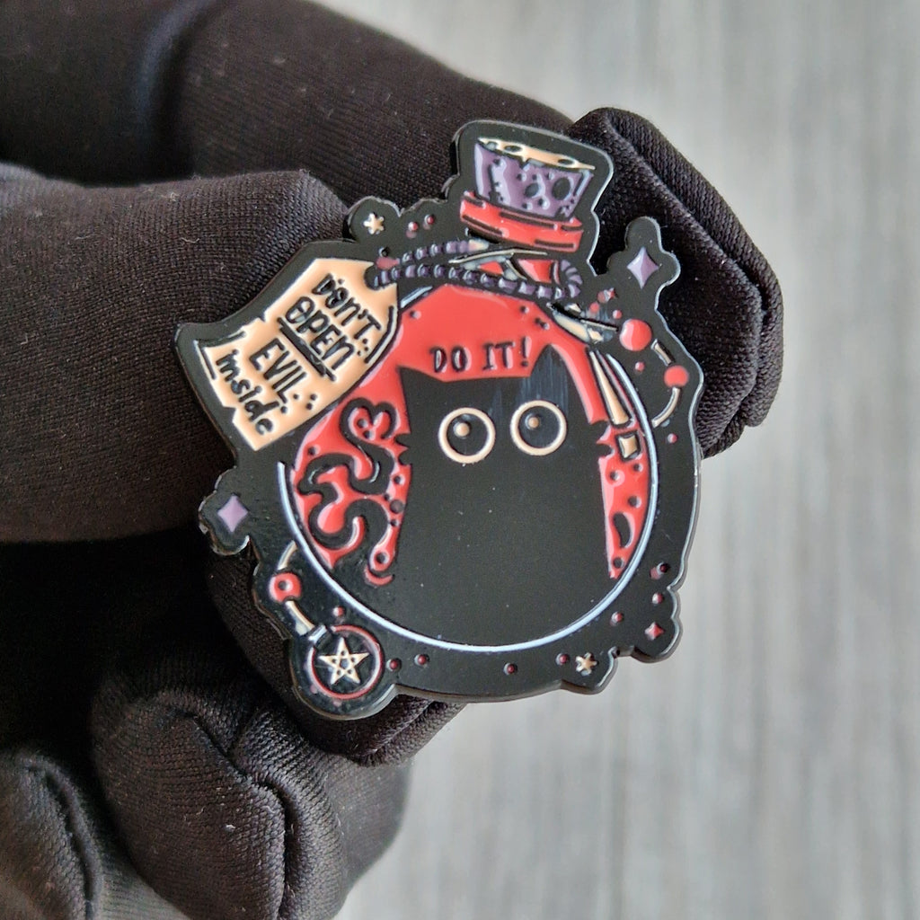 Spilla Gatto Nero “Dont open evil inside”