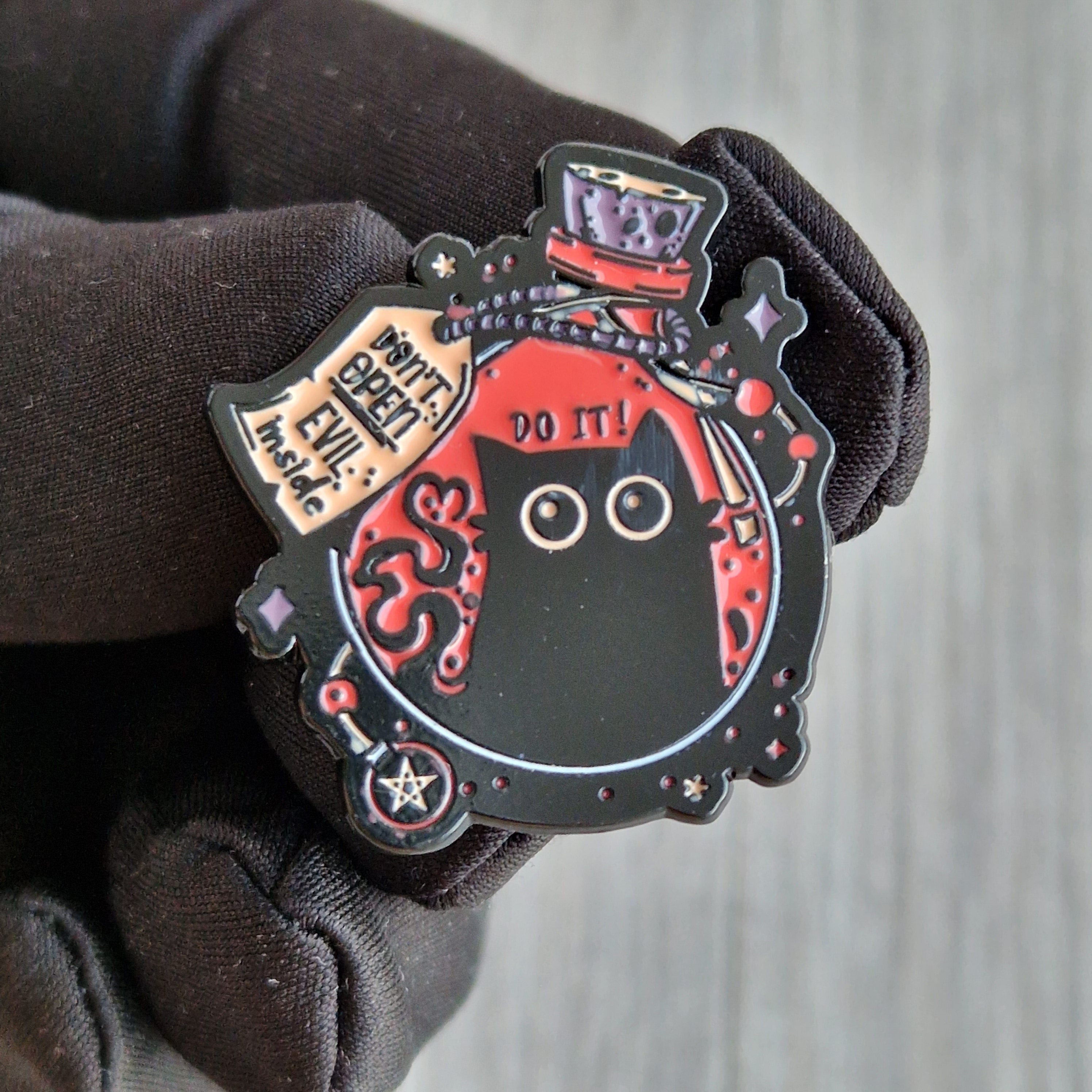 Spilla Gatto Nero “Dont open evil inside”