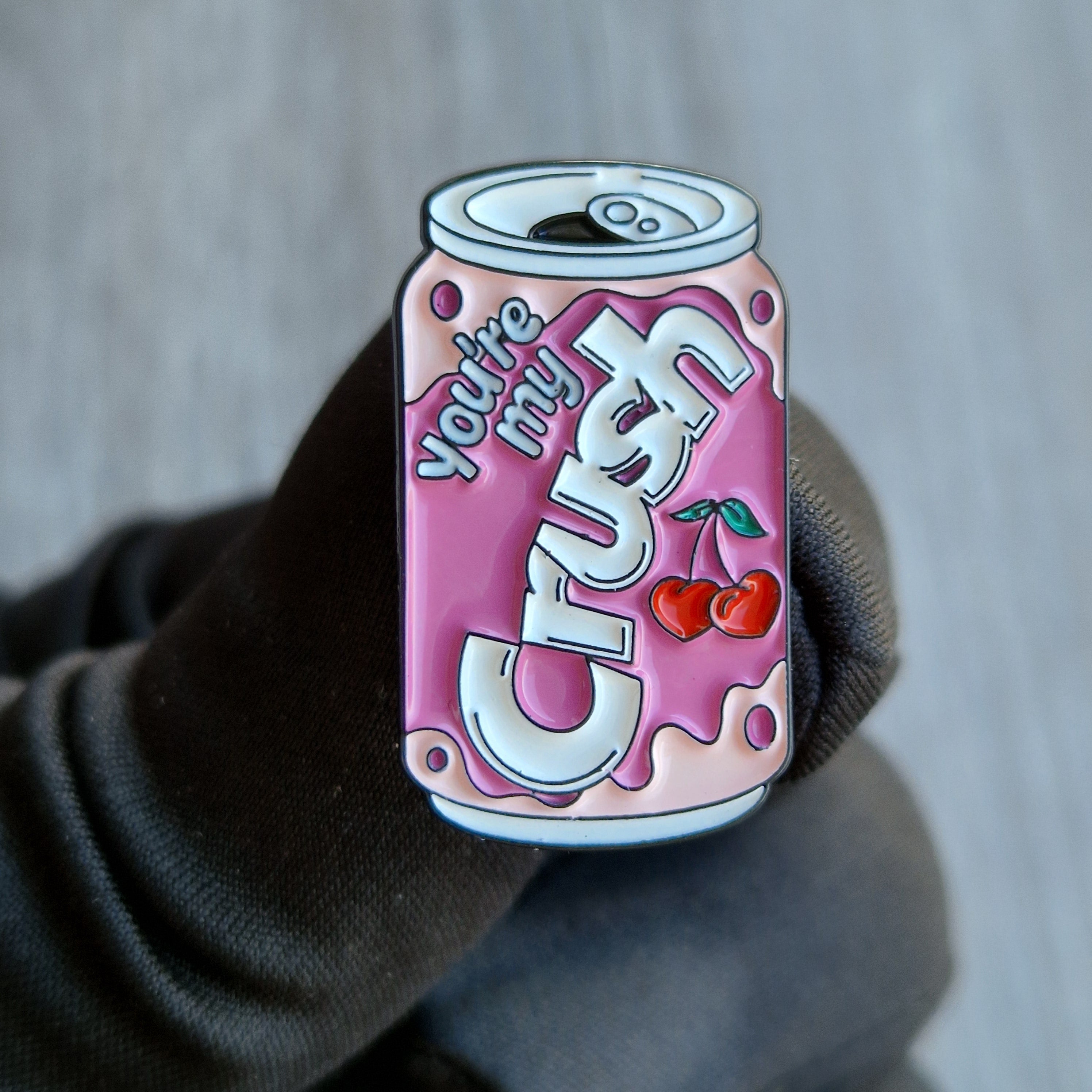 Spilla Smaltata Lattina "You're My Crush" Ciliegia
