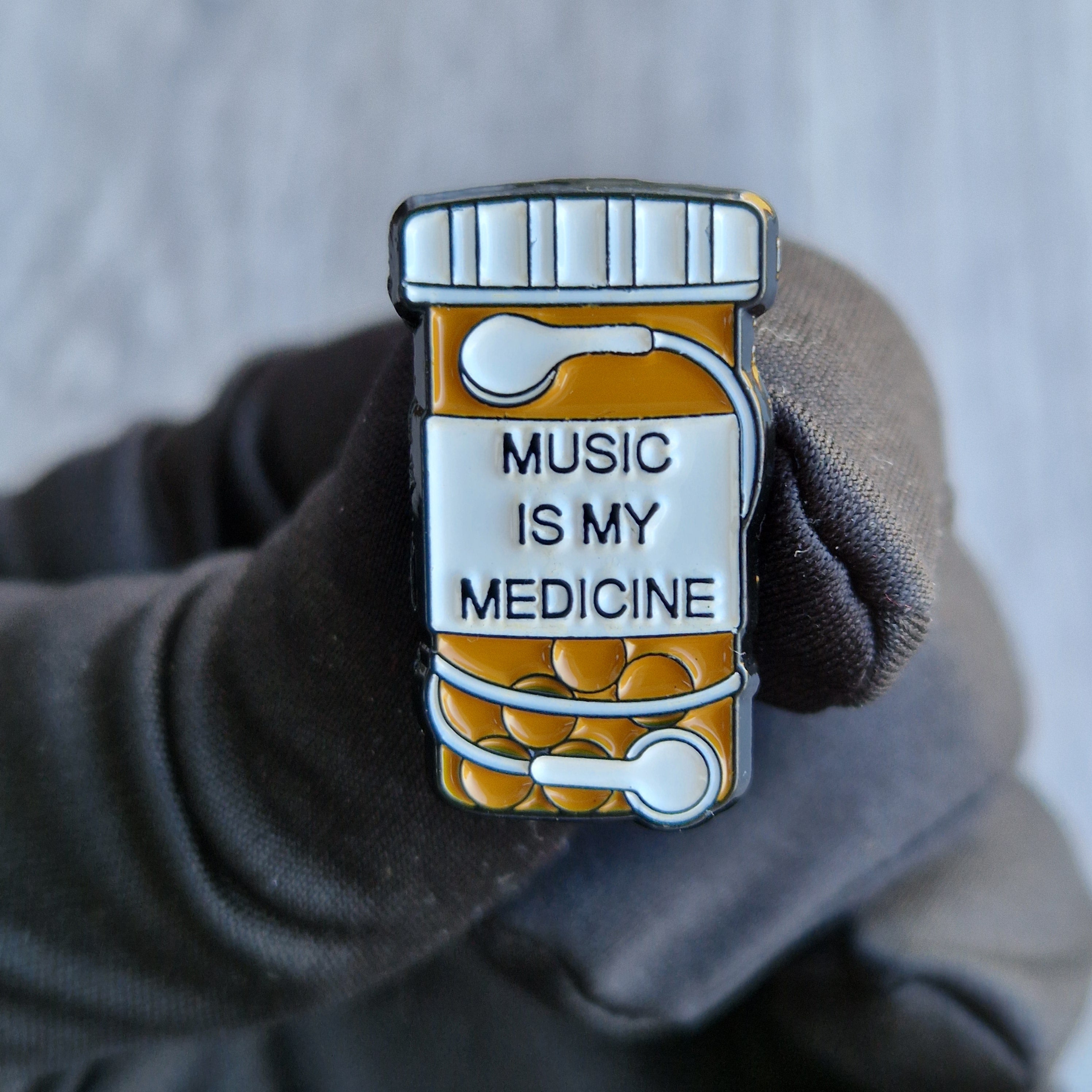 Spilla “Music Is My Medicine