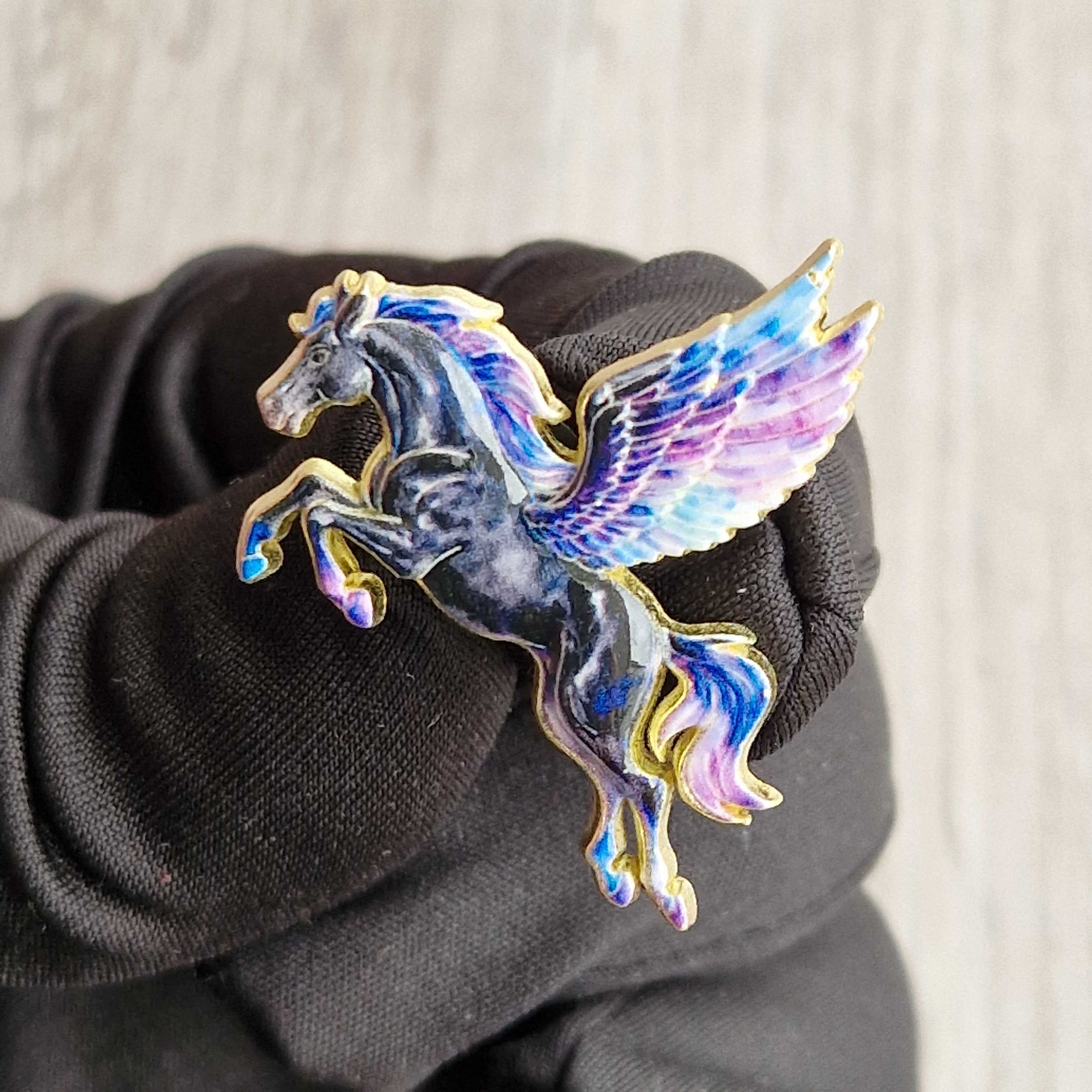 Spilla Pegaso Nero Iridescente