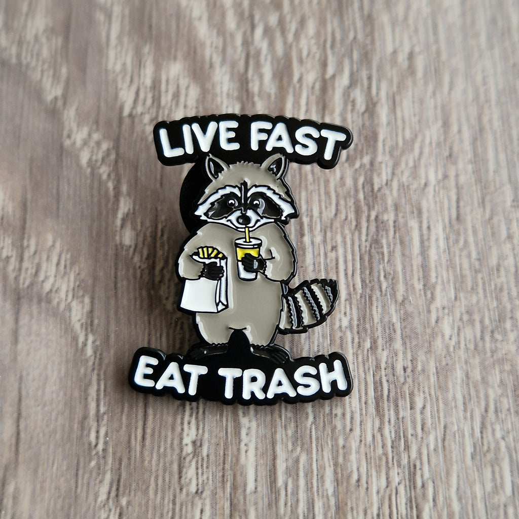 Spilla Procione “Live Fast Eat Trash"