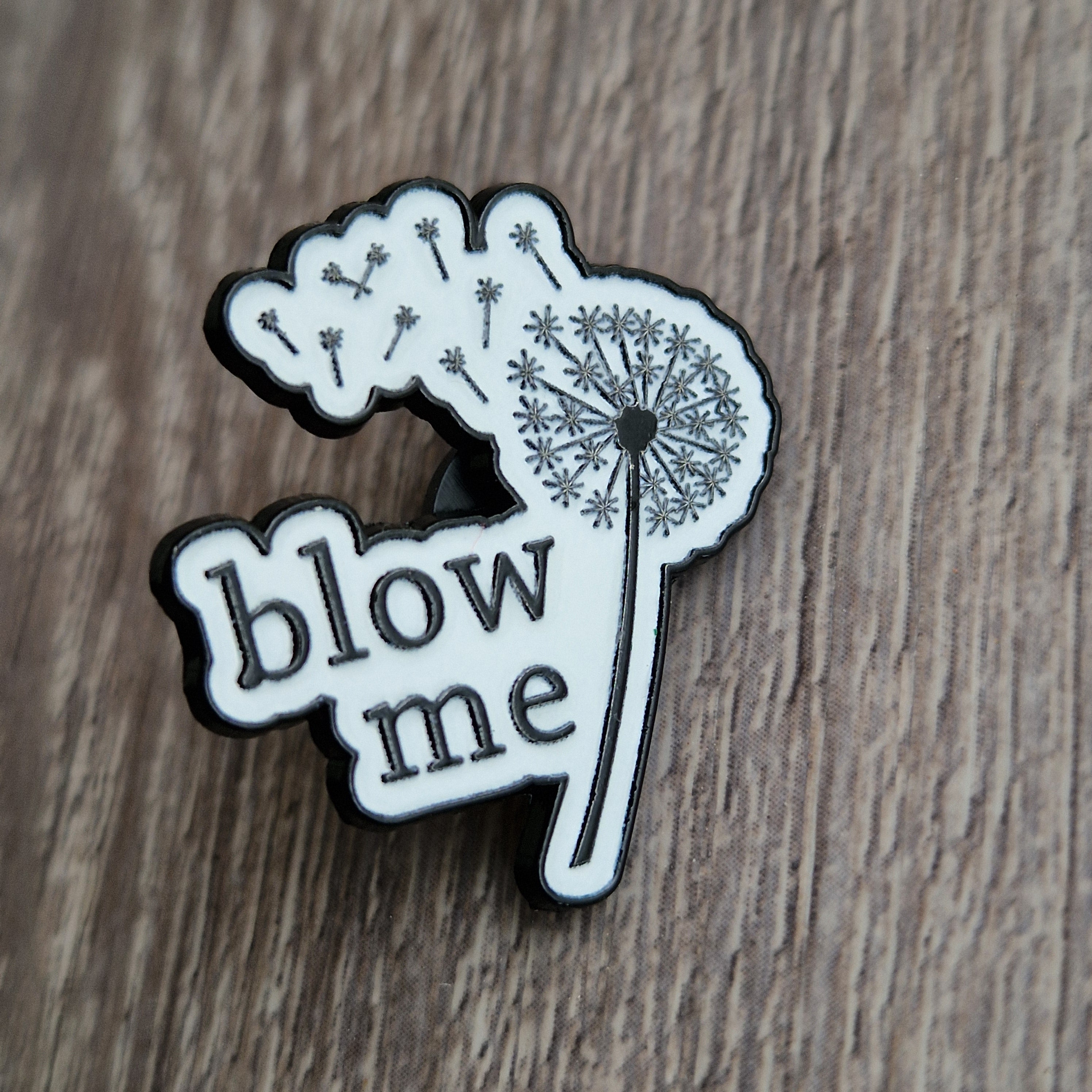 Spilla “Blow Me” con Soffione
