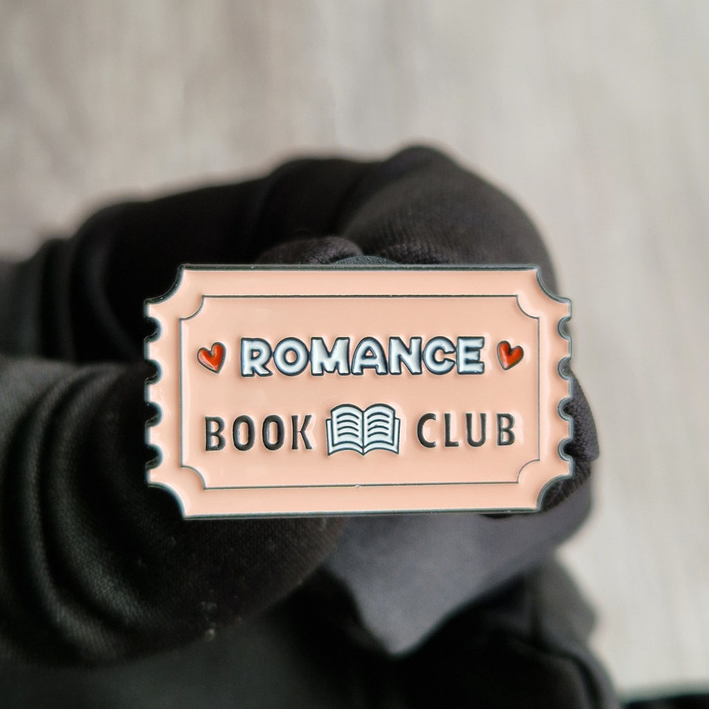 Spilla Smaltata "Romance Book Club"