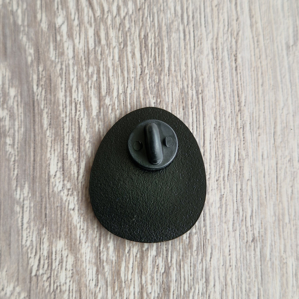 Spilla Smaltata Uovo "Eggscuse Me"
