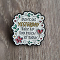 Spilla motivazionale “Don’t Let Yesterday Take Up Too Much of Today”