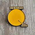 Spilla “Your Life This Moment” clessidra moderna