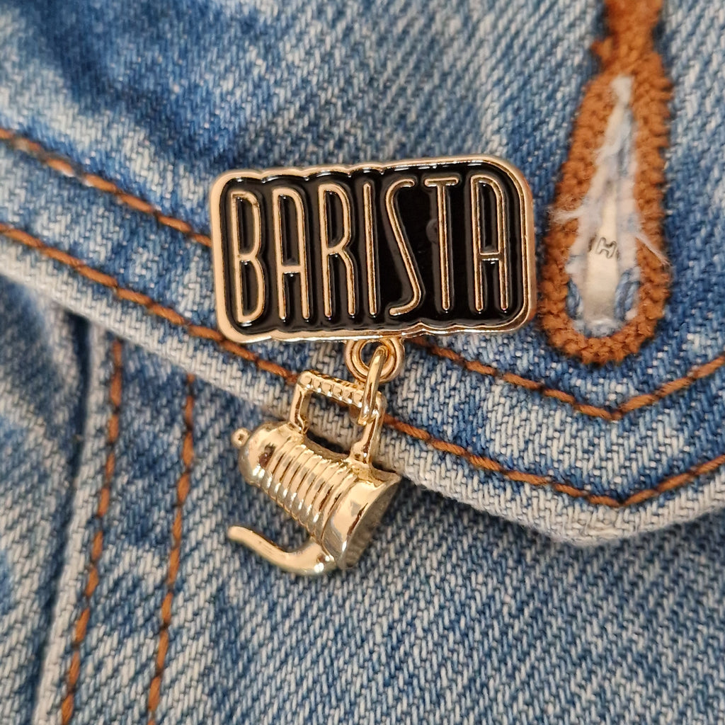 Spilla Barista con Caffettiera Rigata Smaltata