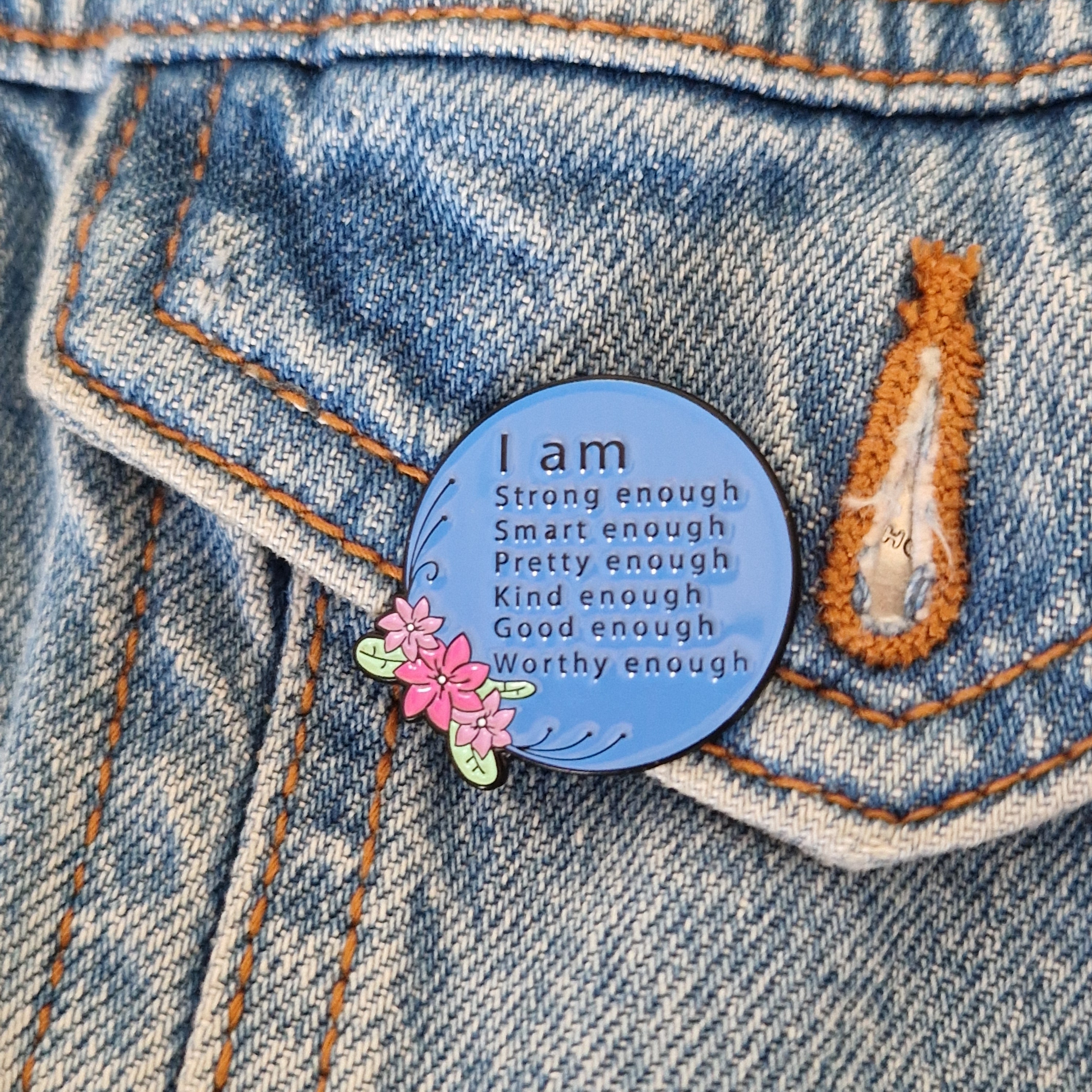 Spilla "I Am Enough" con Fiori