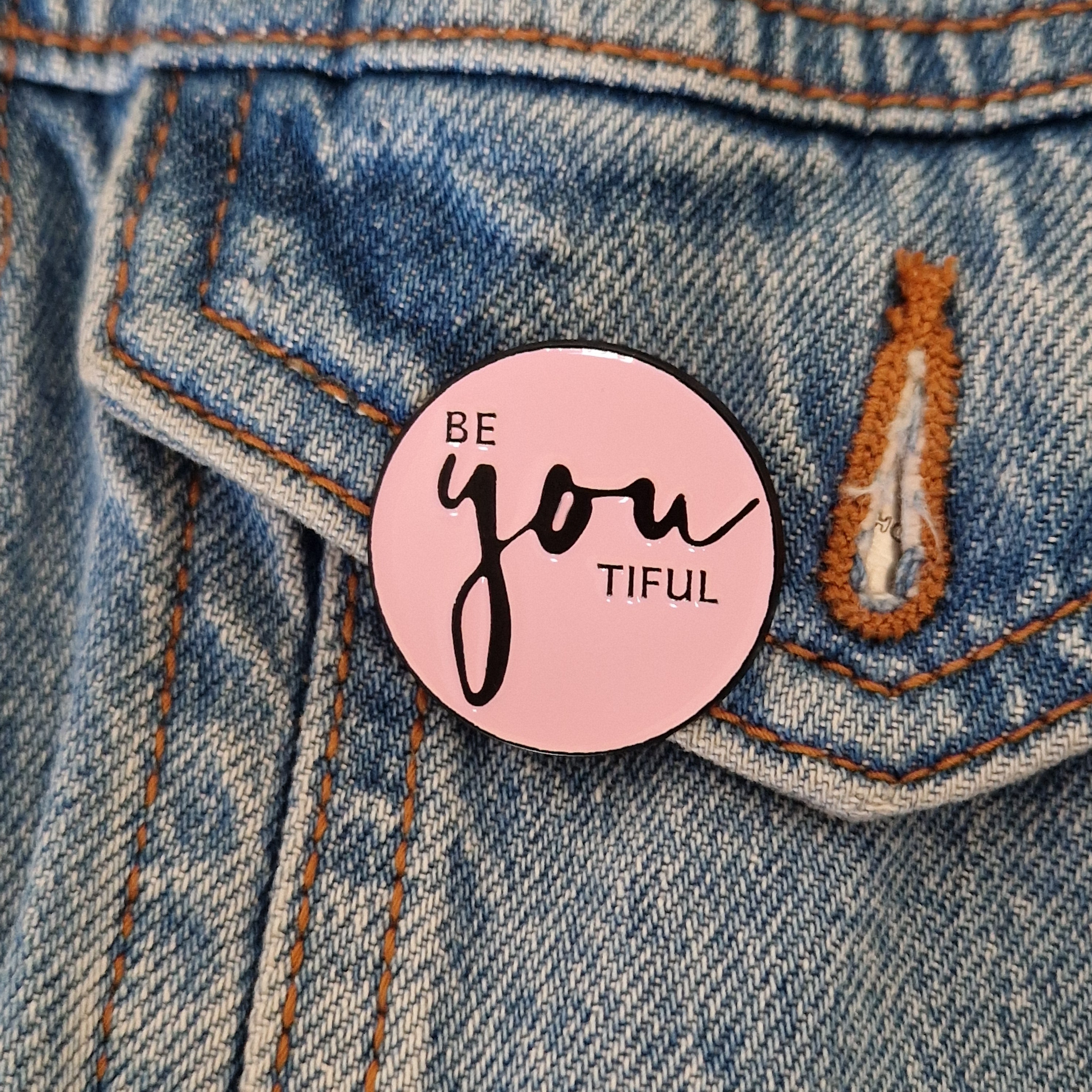 Spilla "Be You Tiful" Rosa