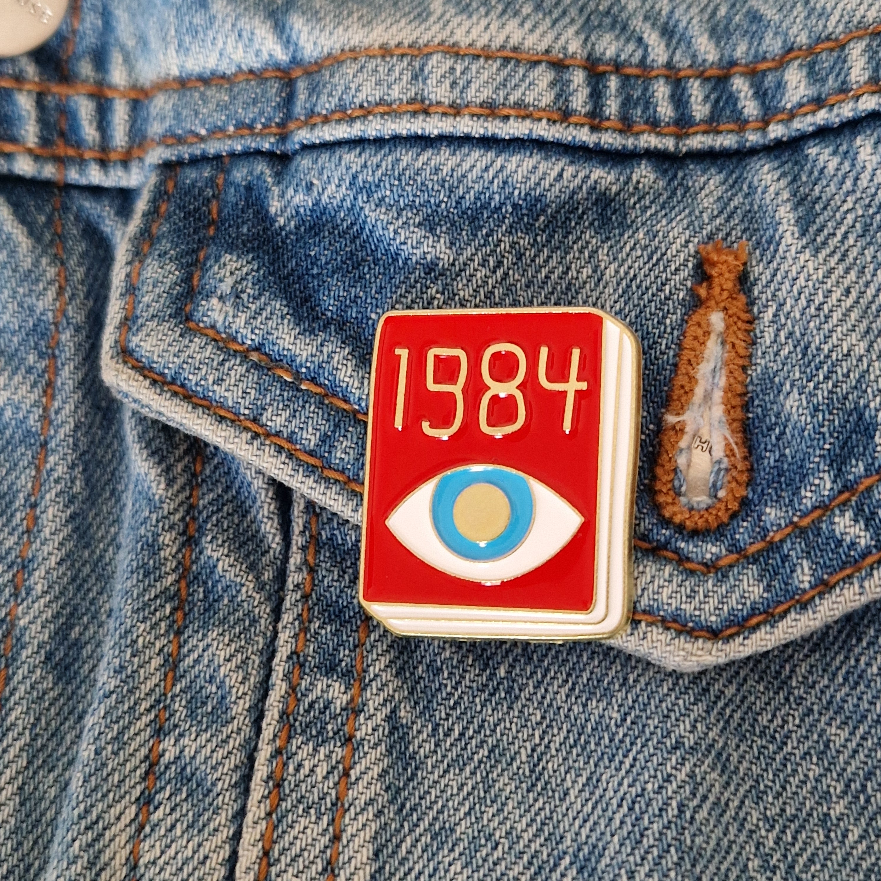 Spilla 1984 Libro Distopico con Occhio
