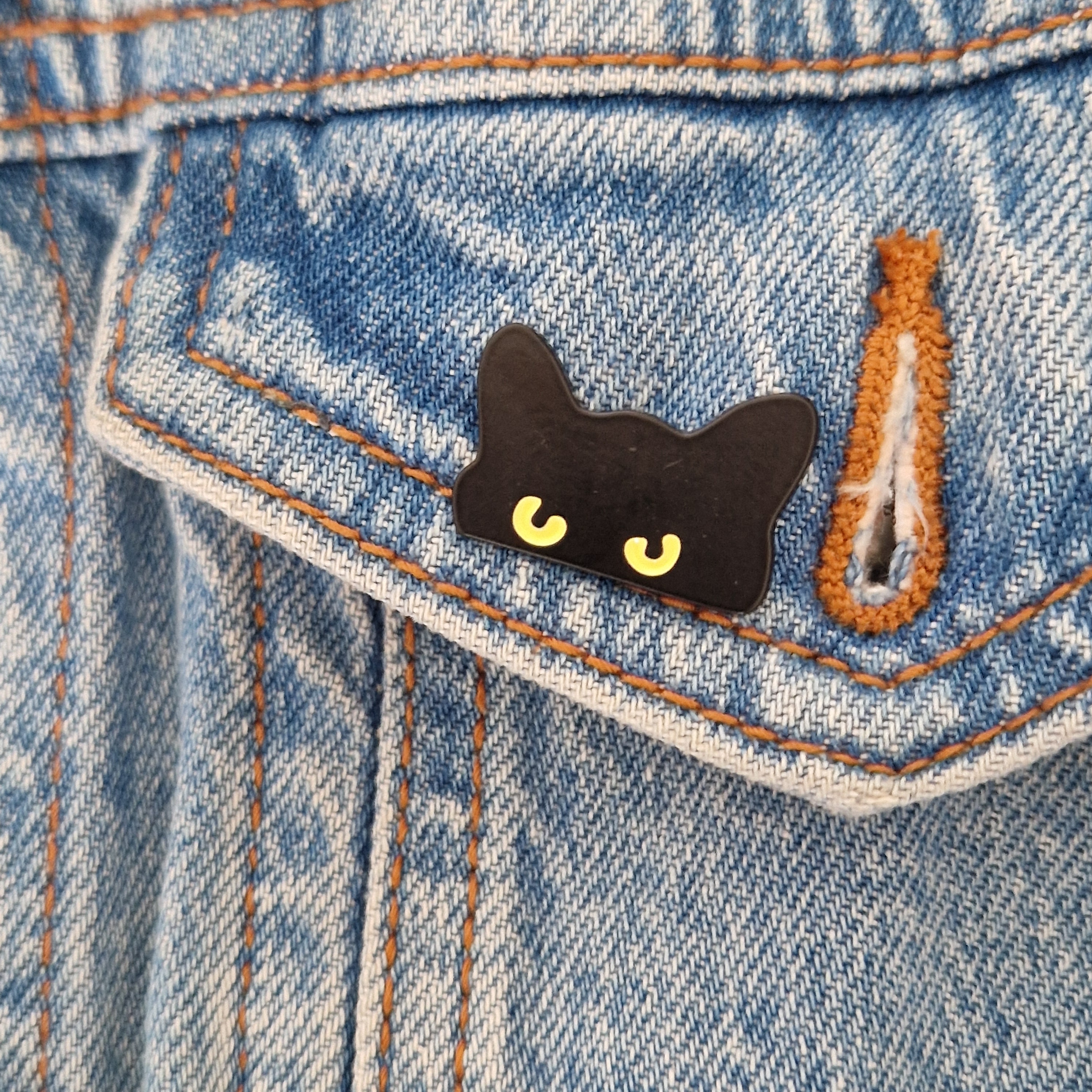 Spilla Smaltata Gatto Nero Occhi Gialli