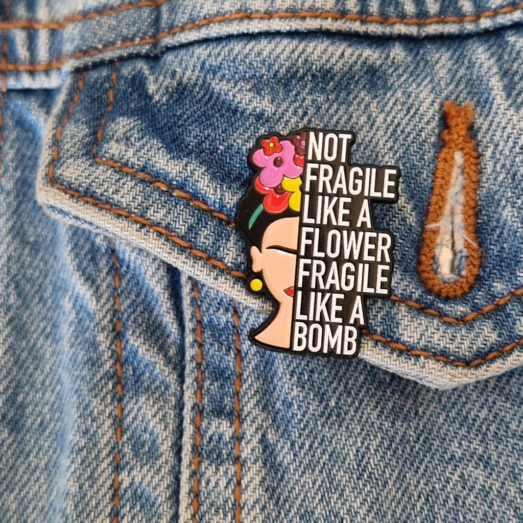 Spilla Frase Motivazionale “Not Fragile Like a Flower”