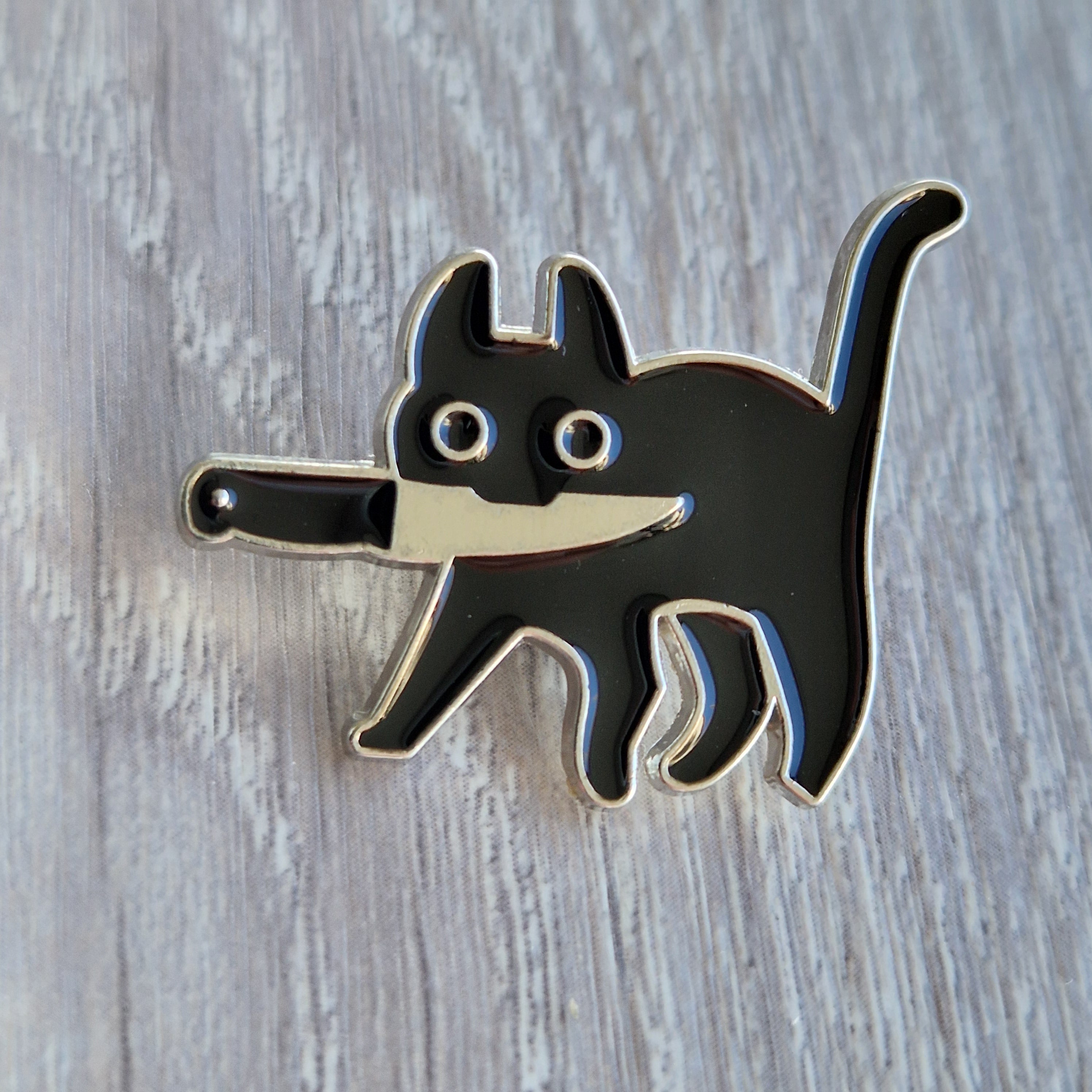 Spilla Gatto Nero con coltello  Minimal